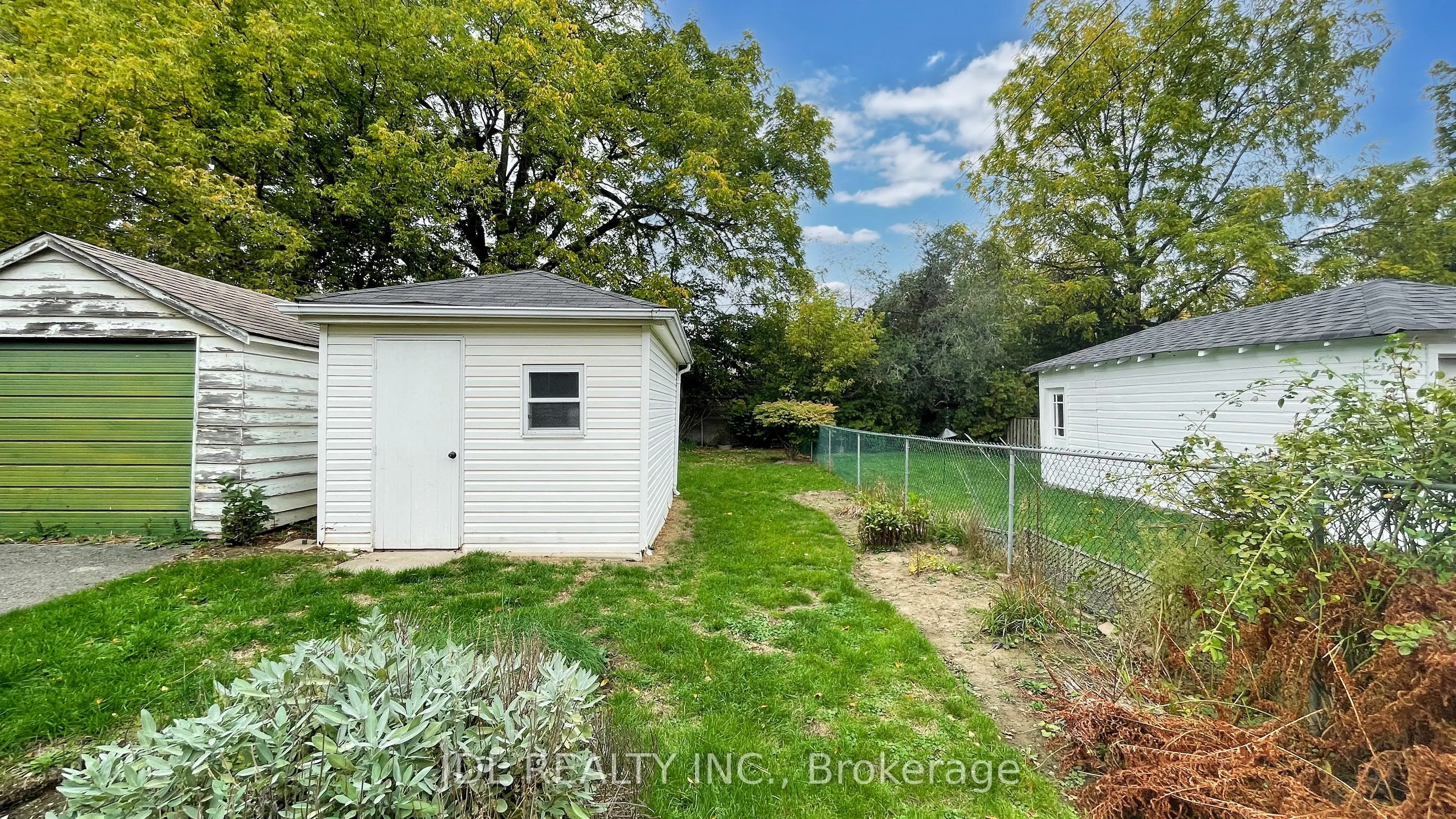 280 Fairlawn Avenue