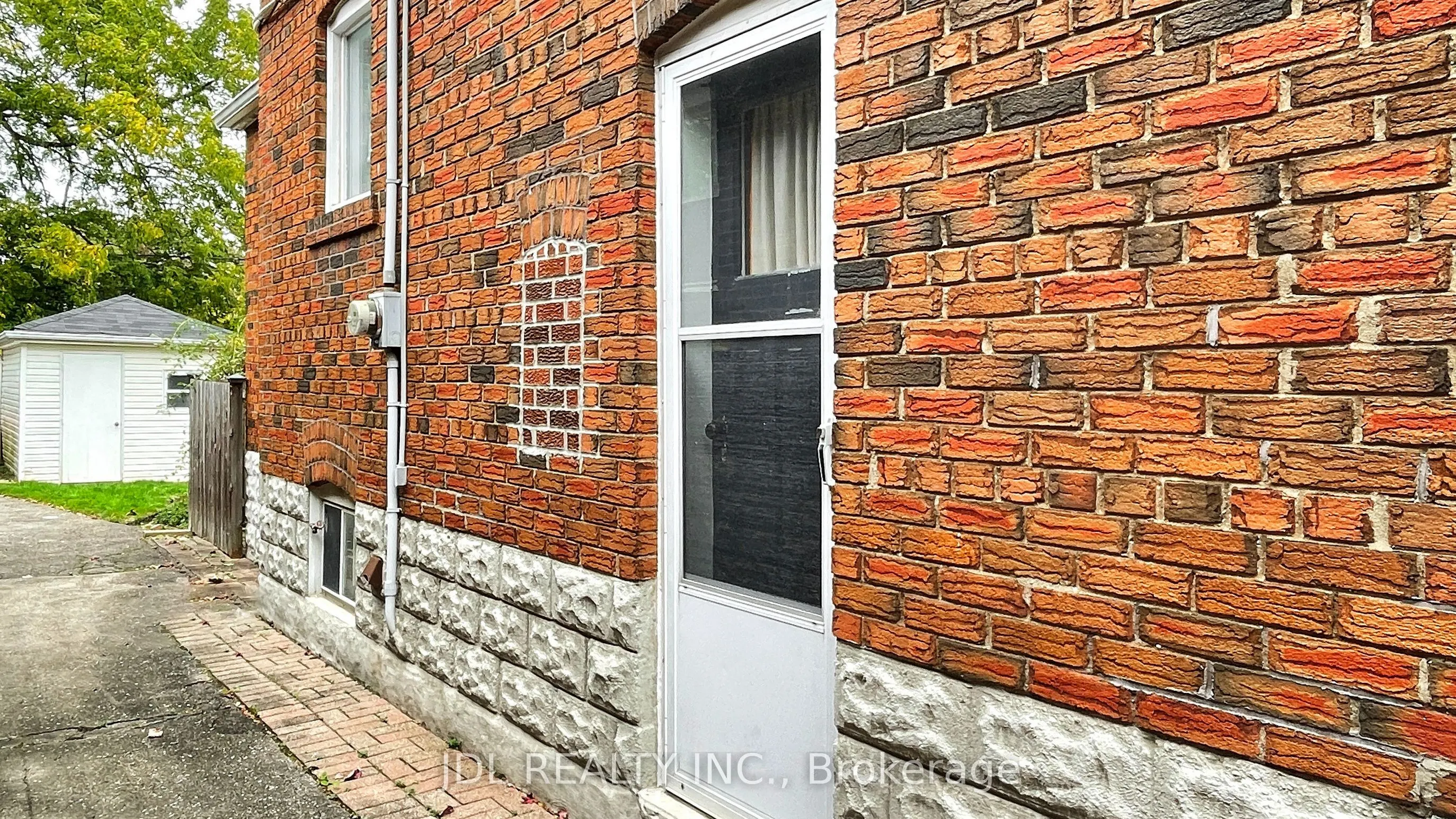 280 Fairlawn Avenue
