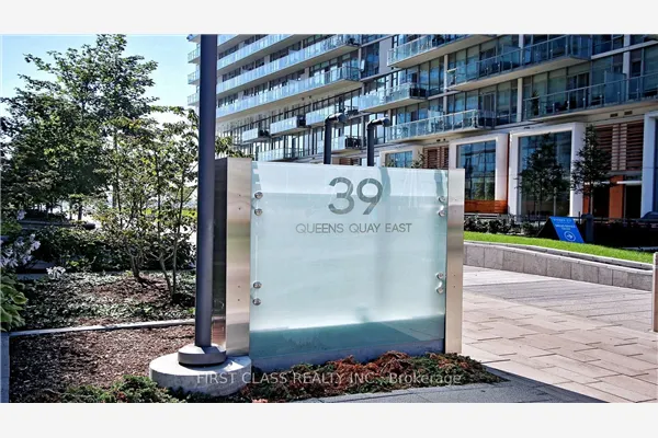 39 Queens Quay E #402