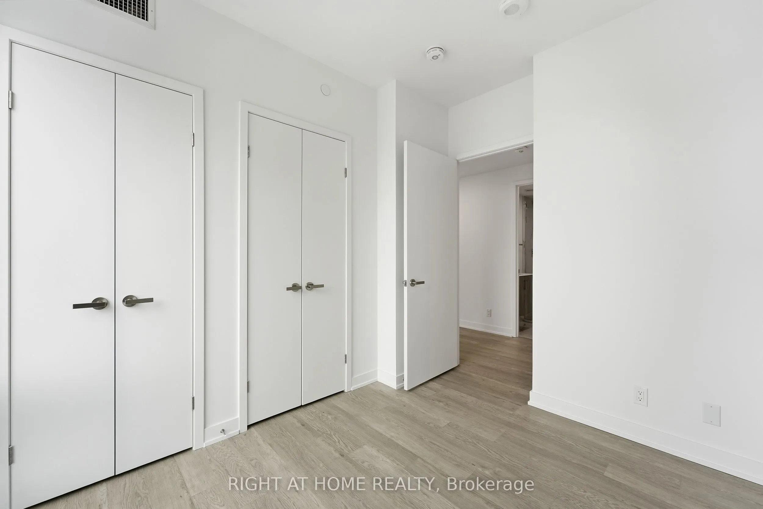 88 Queen Street E #4711