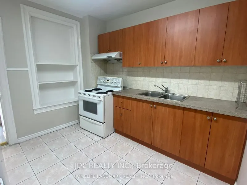 593 Bathurst Street #Main Floor