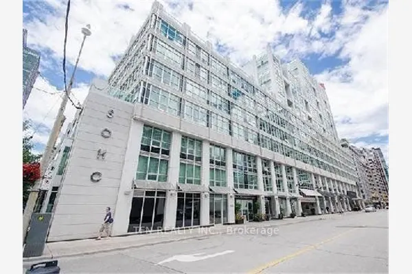 350 Wellington Street W #M22