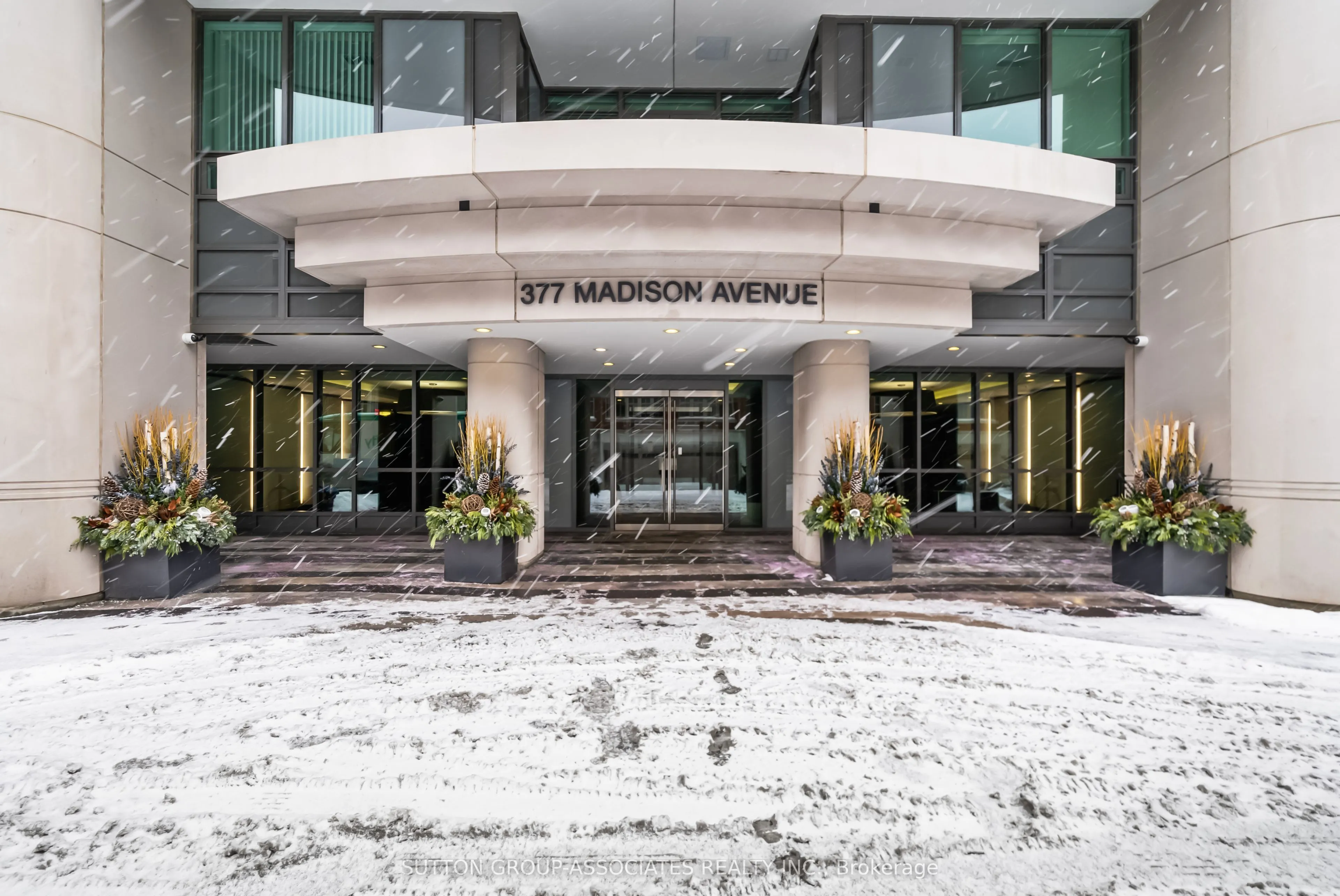 377 Madison Avenue #502