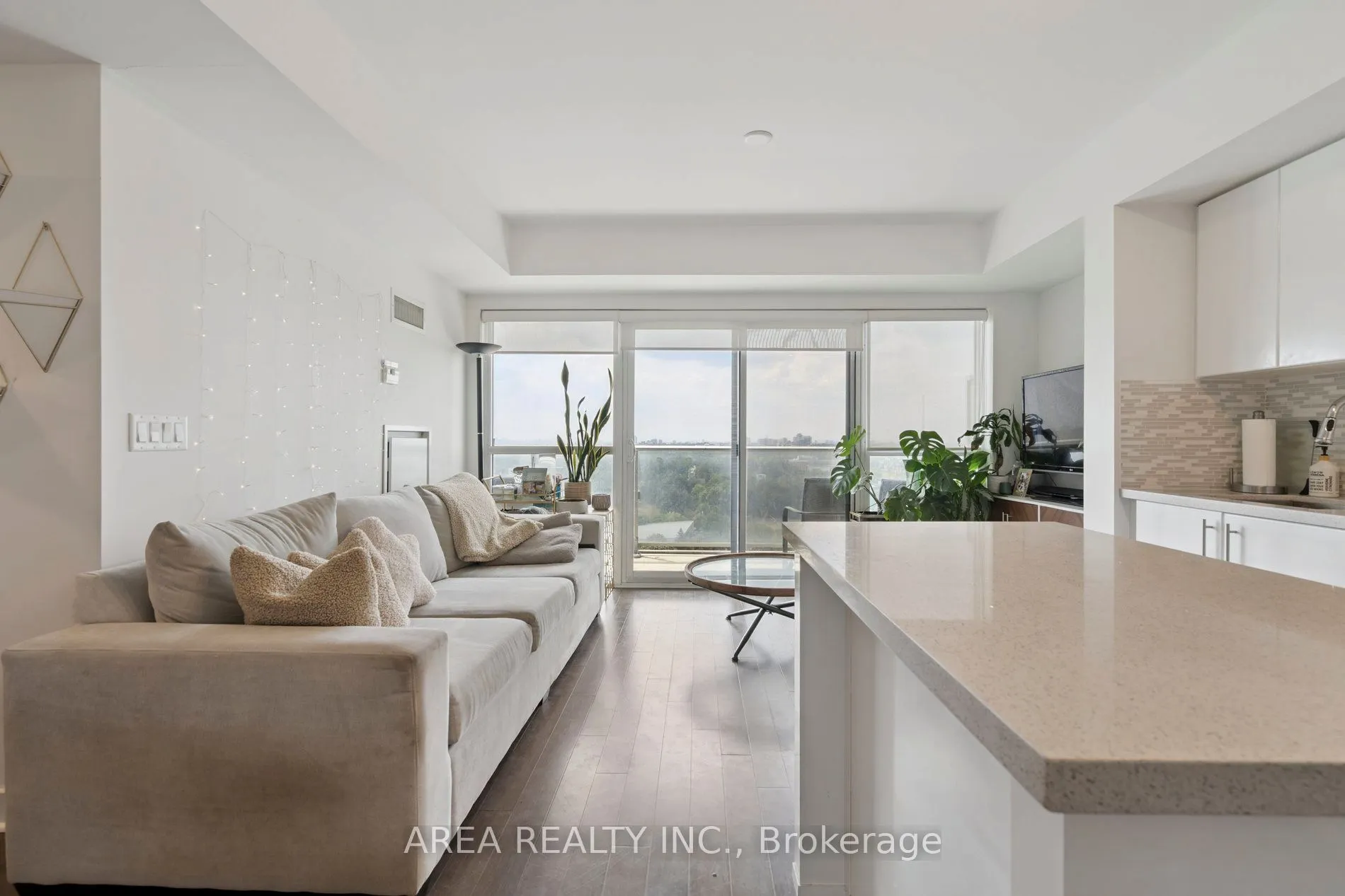 58 Orchard View Boulevard #1910