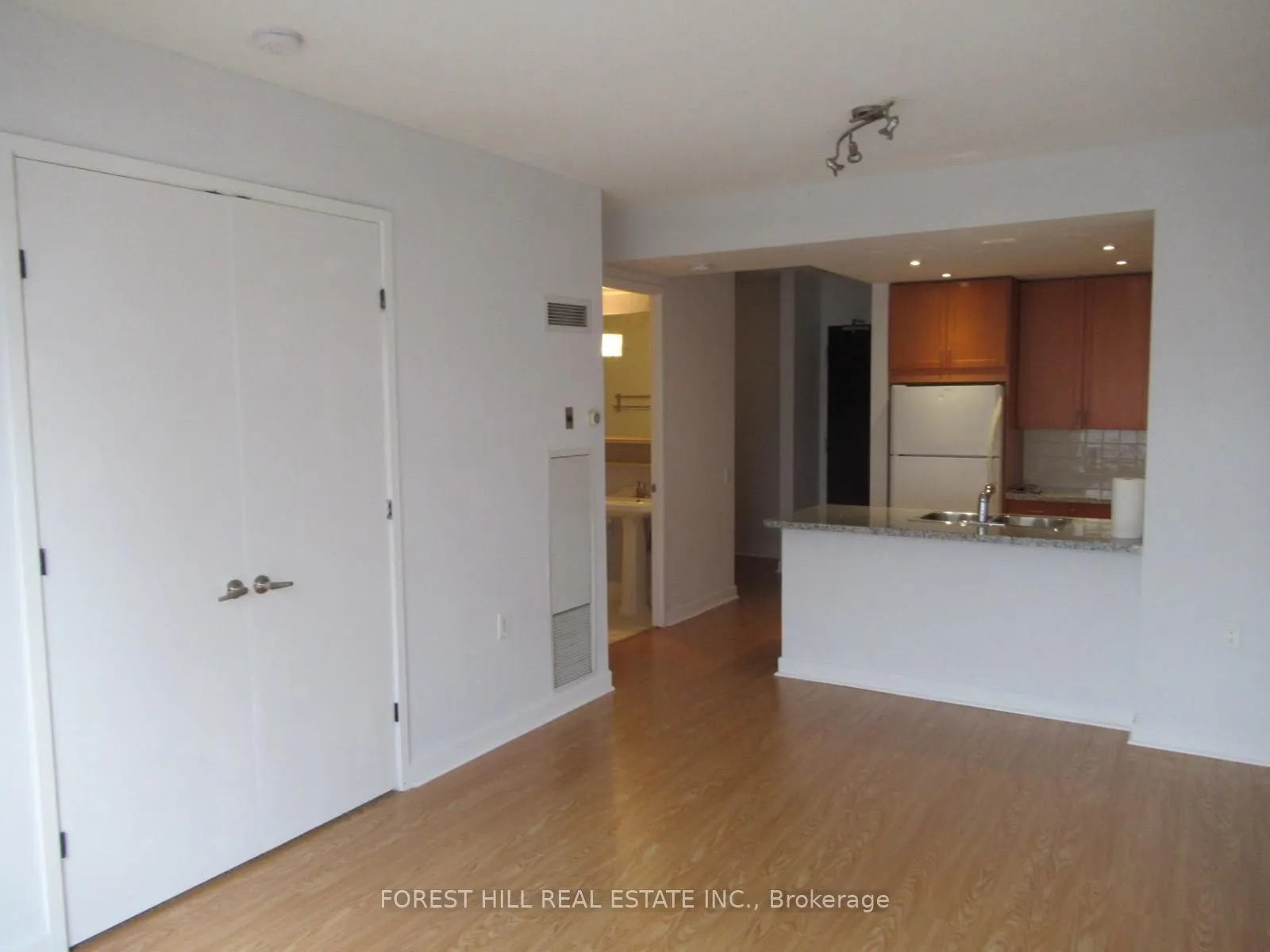 85 Bloor Street E #1808