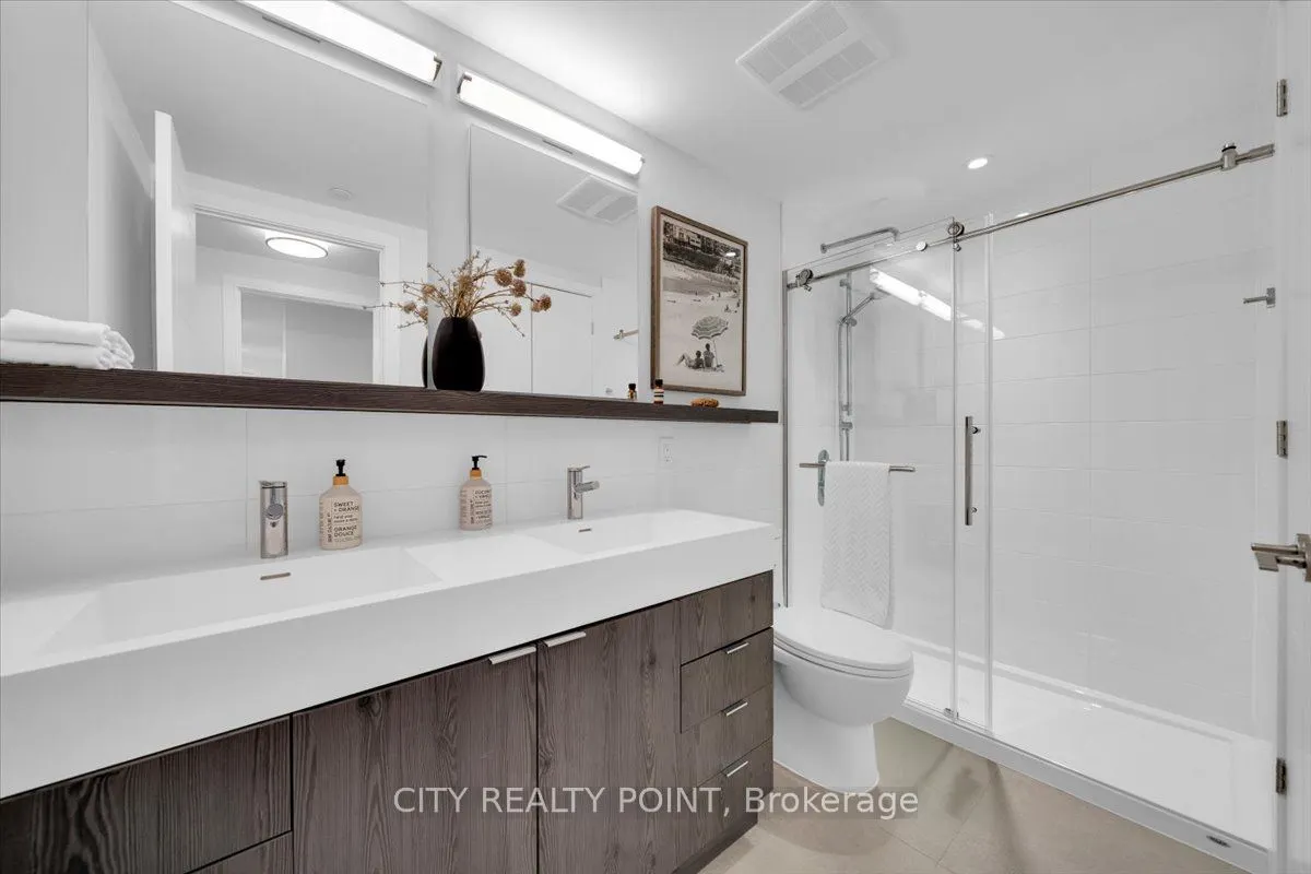 664 Spadina Avenue #1001