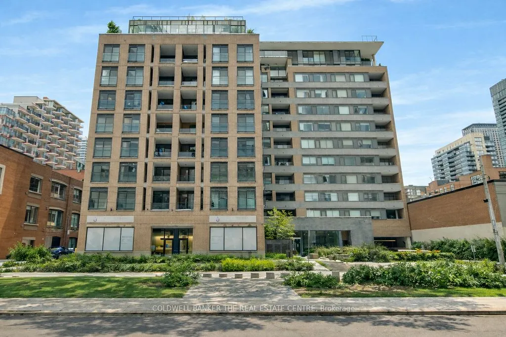 400 Wellington Street W #802