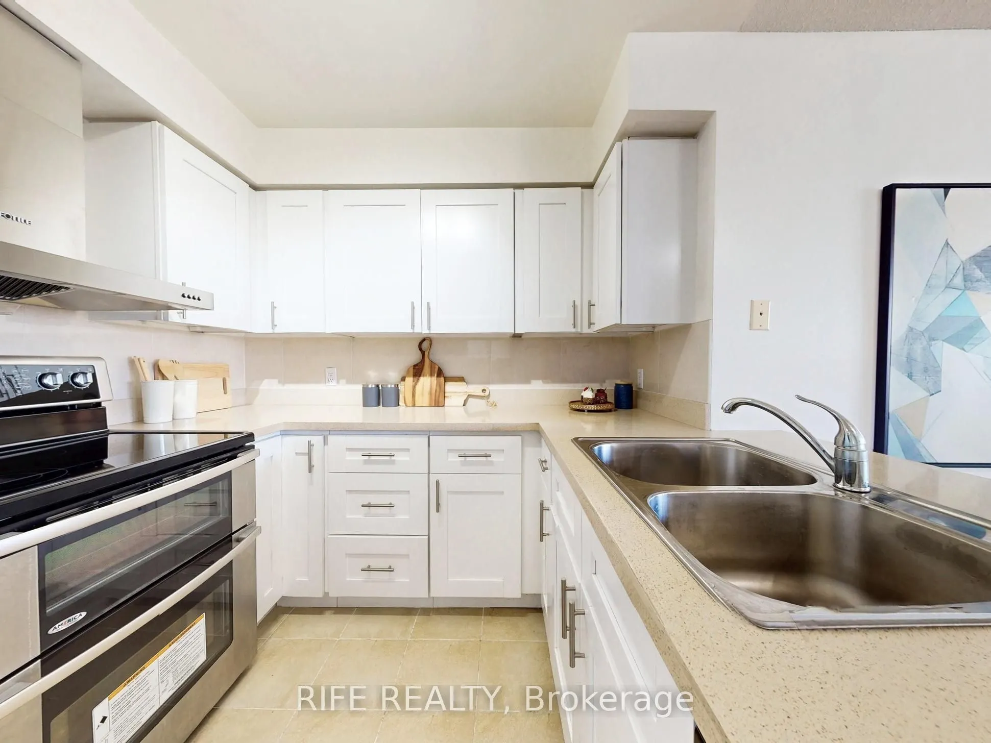 260 Doris Avenue #906