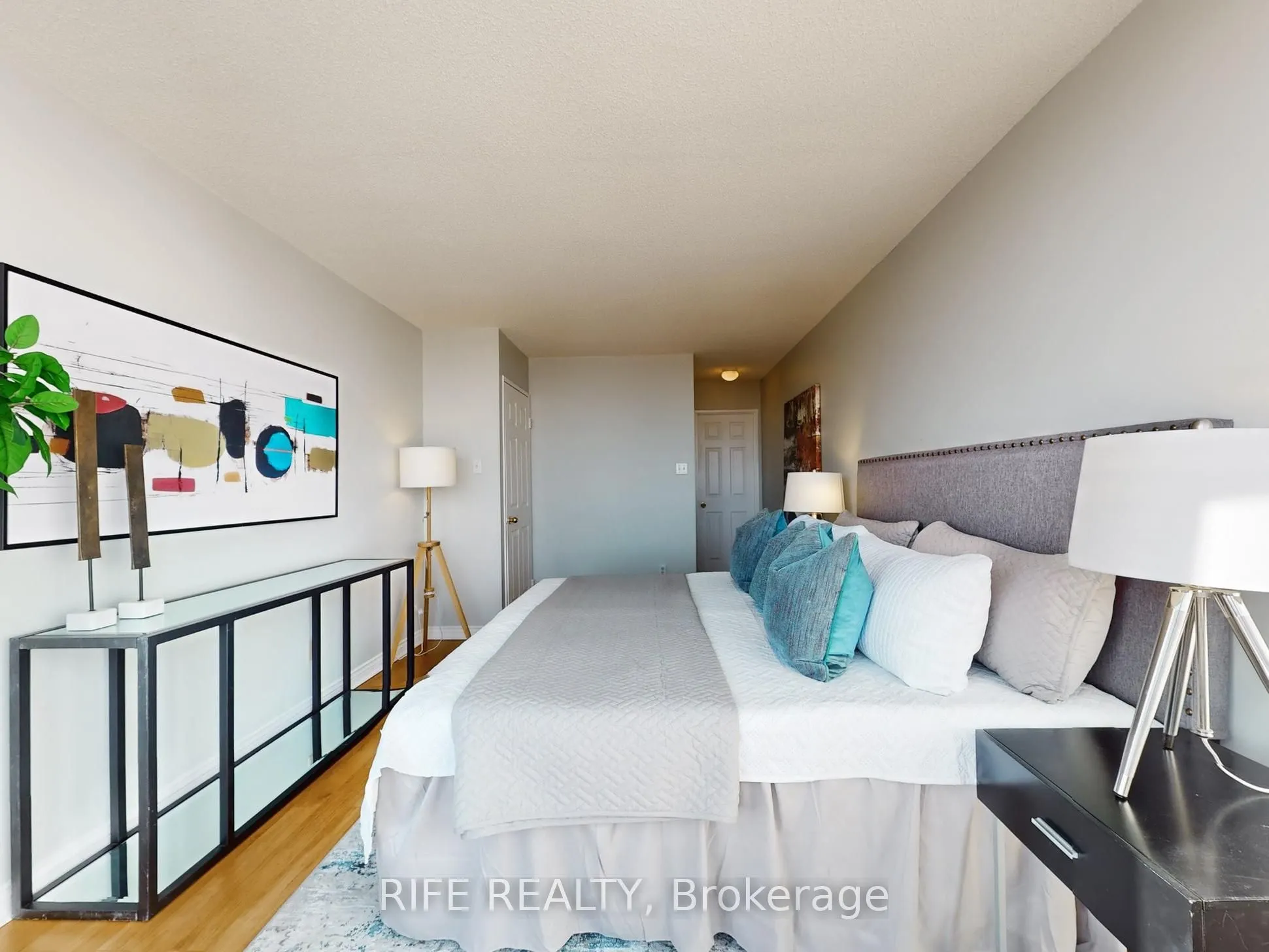 260 Doris Avenue #906