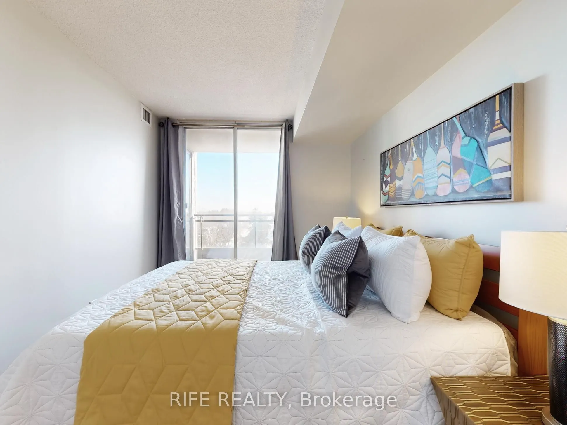 260 Doris Avenue #906