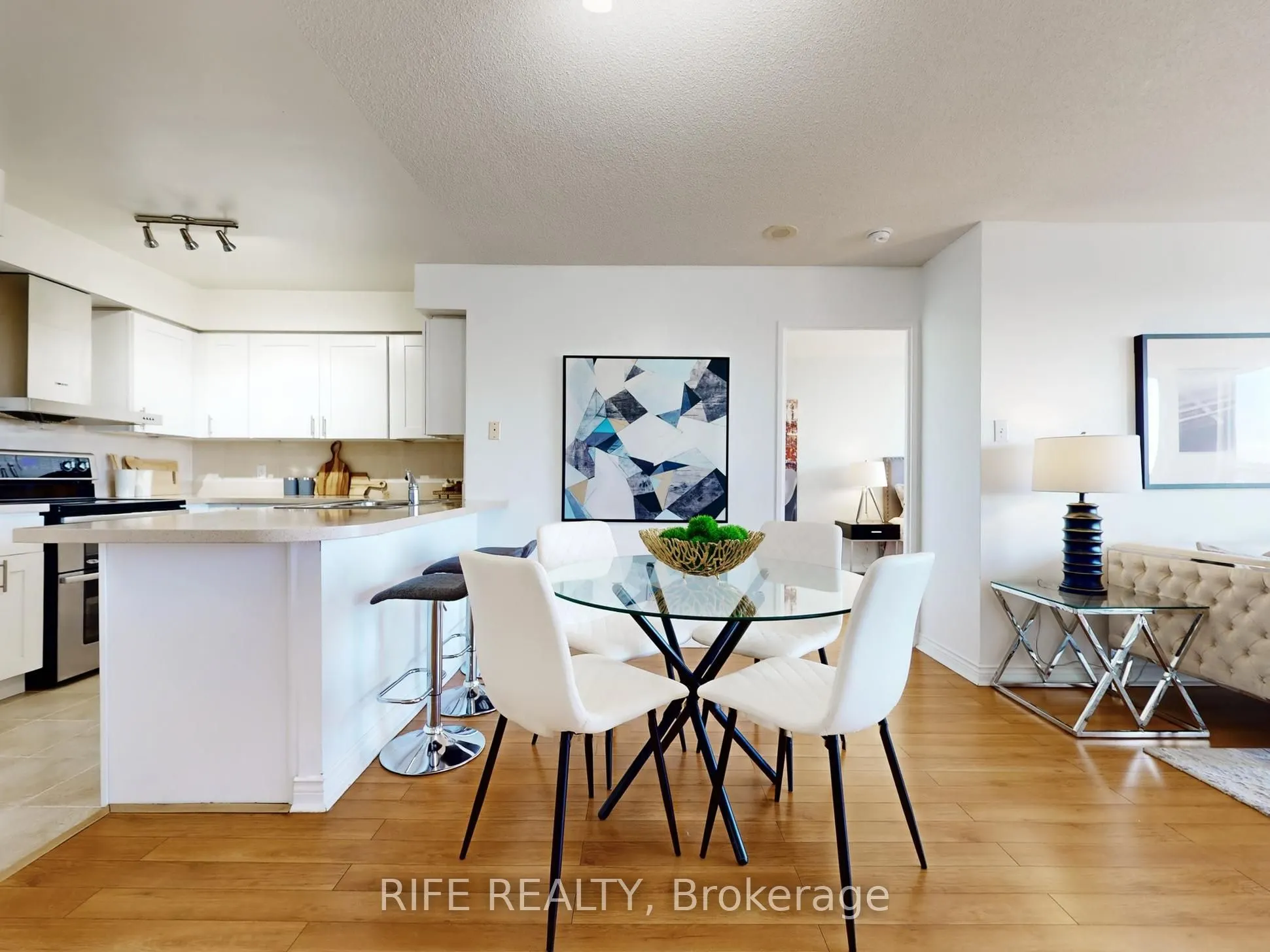 260 Doris Avenue #906
