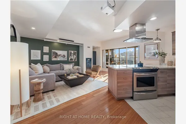 456 College Street #815