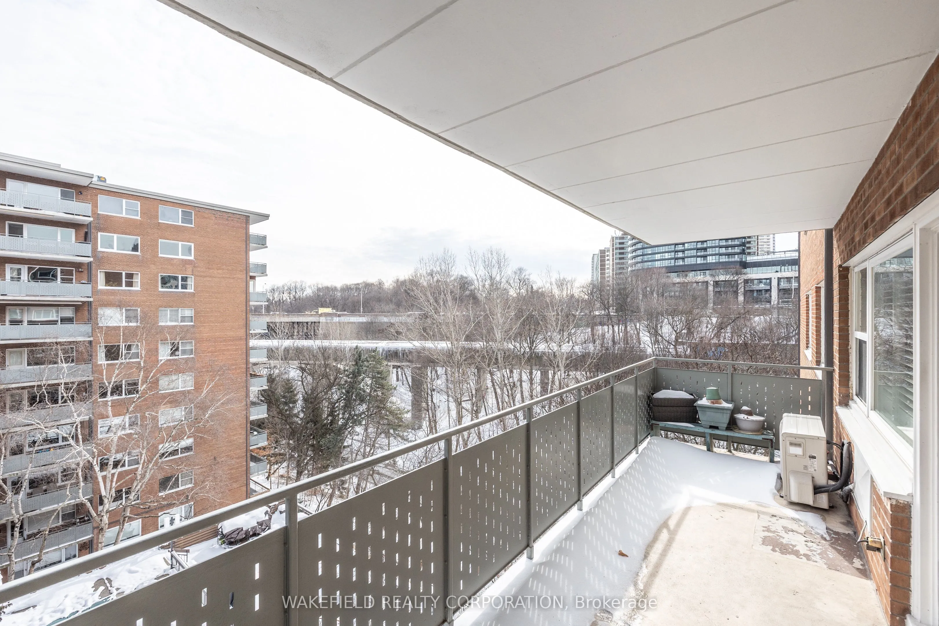 21 Dale Avenue ## 635