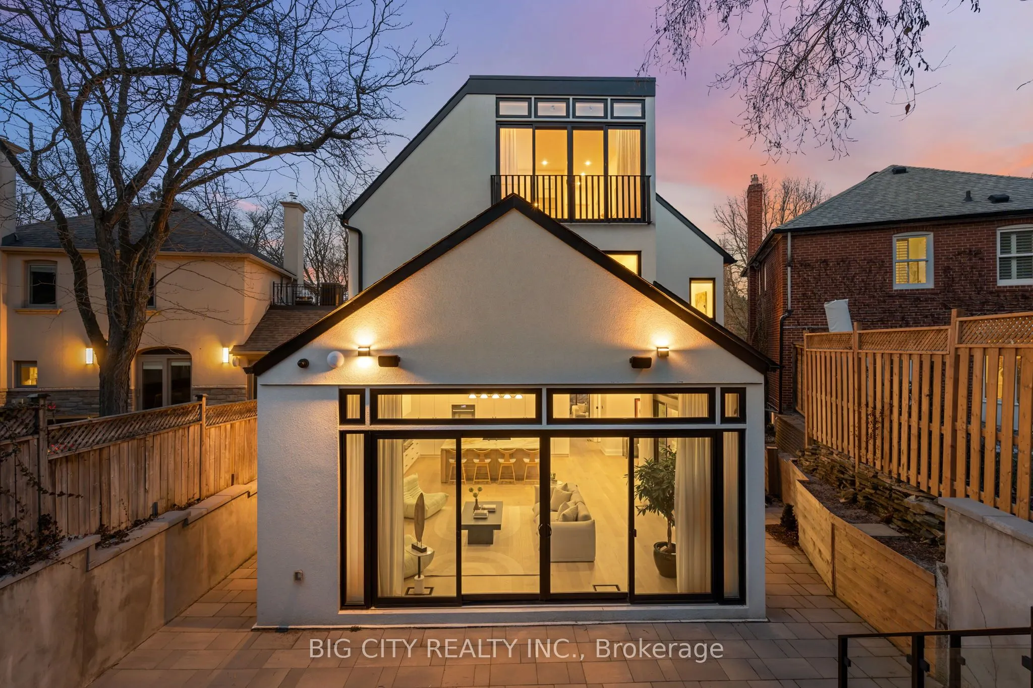 75 Lawrence Crescent
