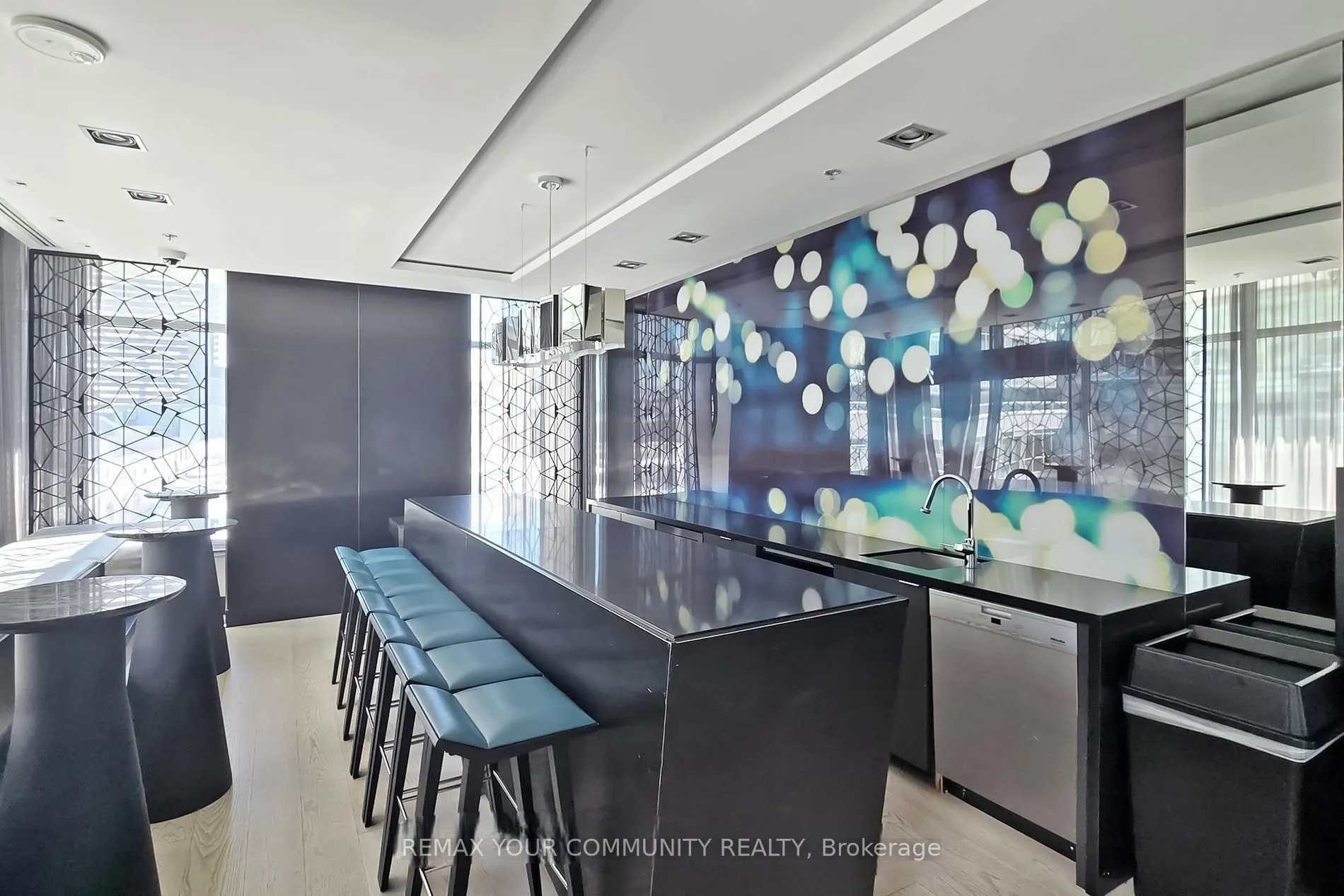 199 RICHMOND Street W #1602