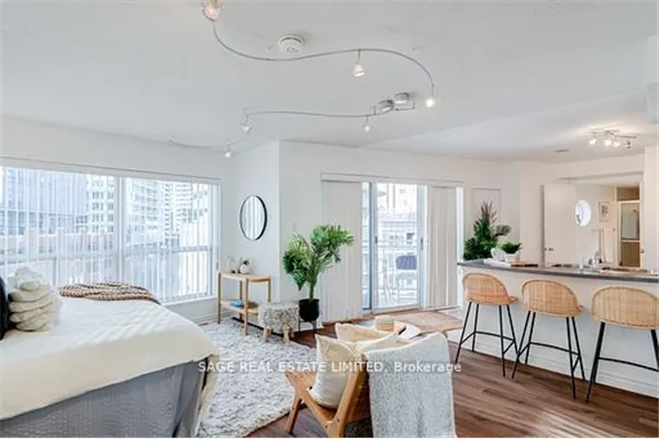 600 Queens Quay W #819