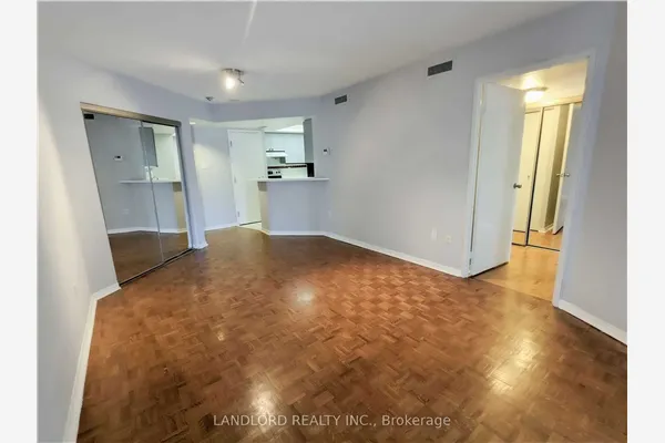 1001 Bay Street #907