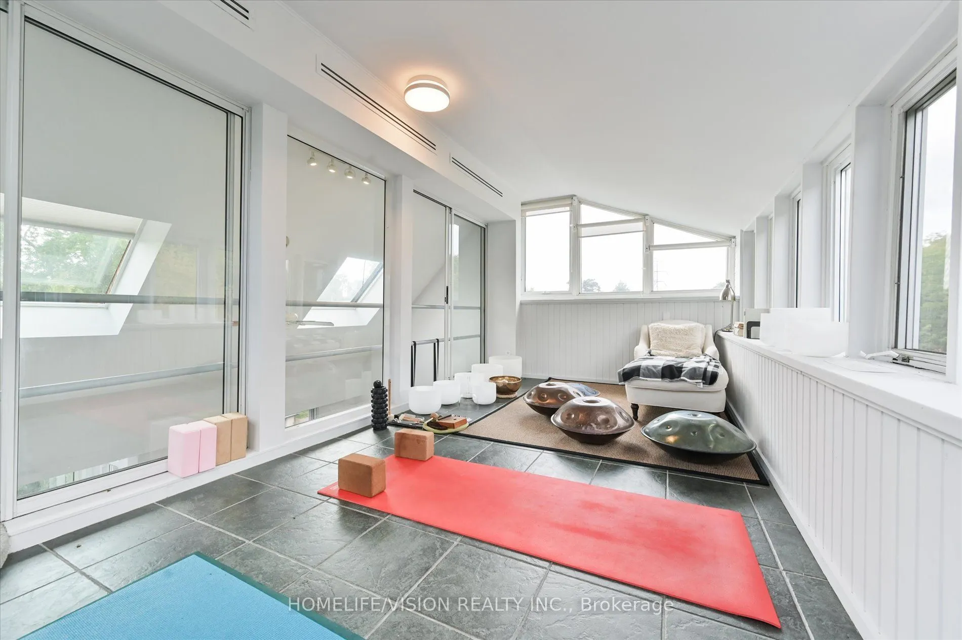 400 Summerhill Avenue #3rd Flr