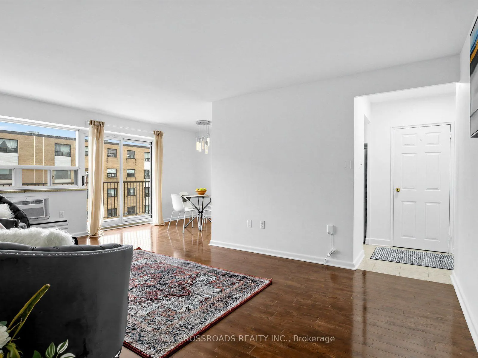 8 Kingsbridge Court #407