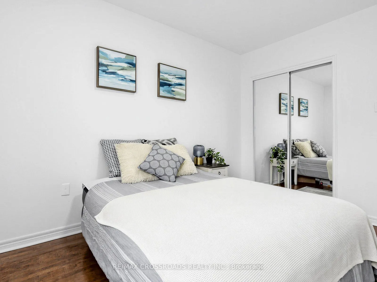8 Kingsbridge Court #407