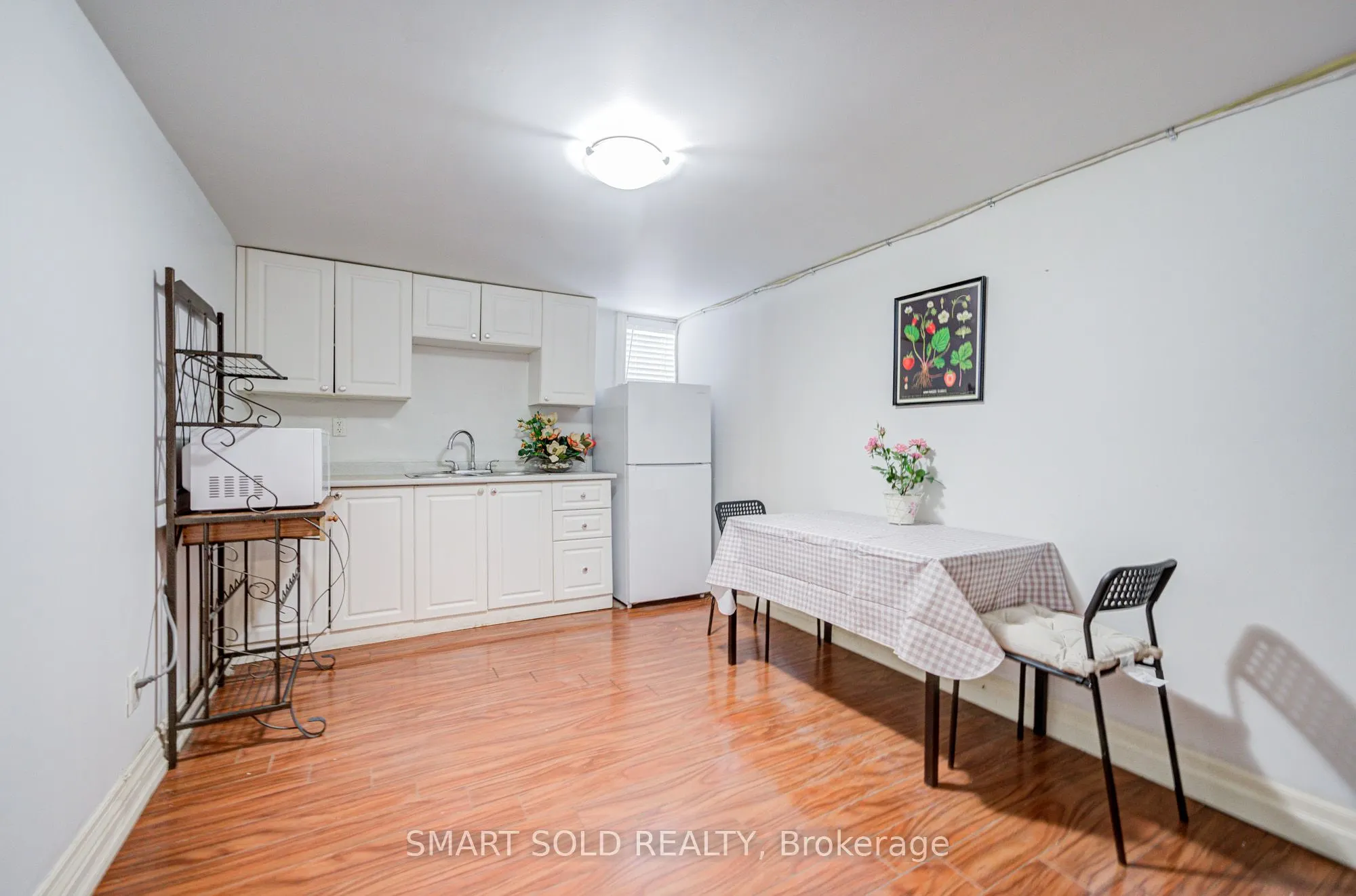 213 Maplehurst Avenue #Lower