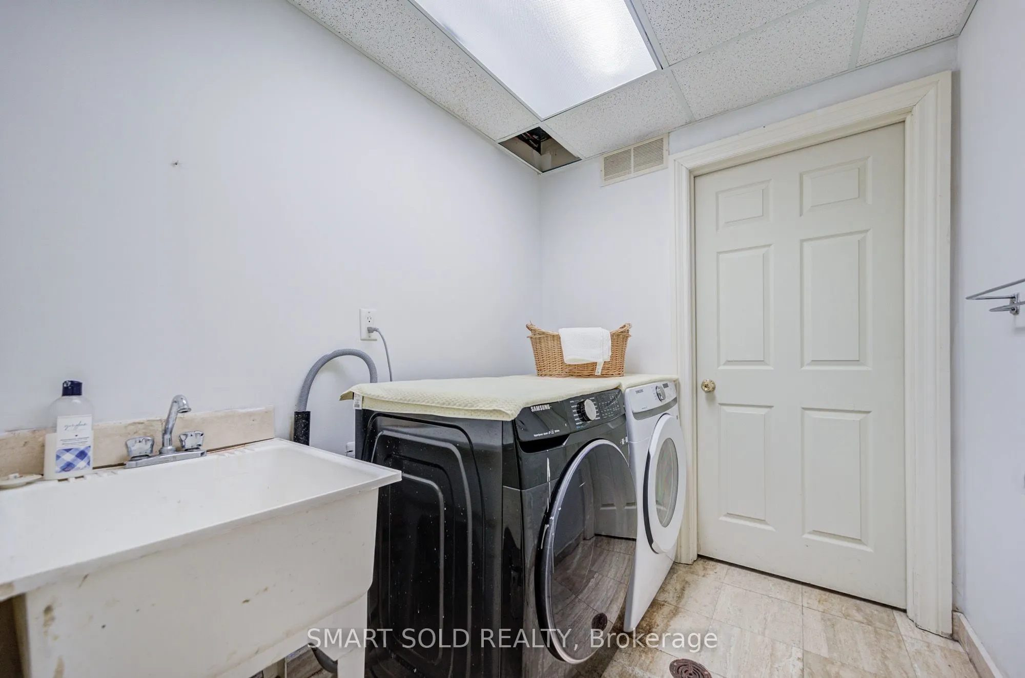 213 Maplehurst Avenue #Lower