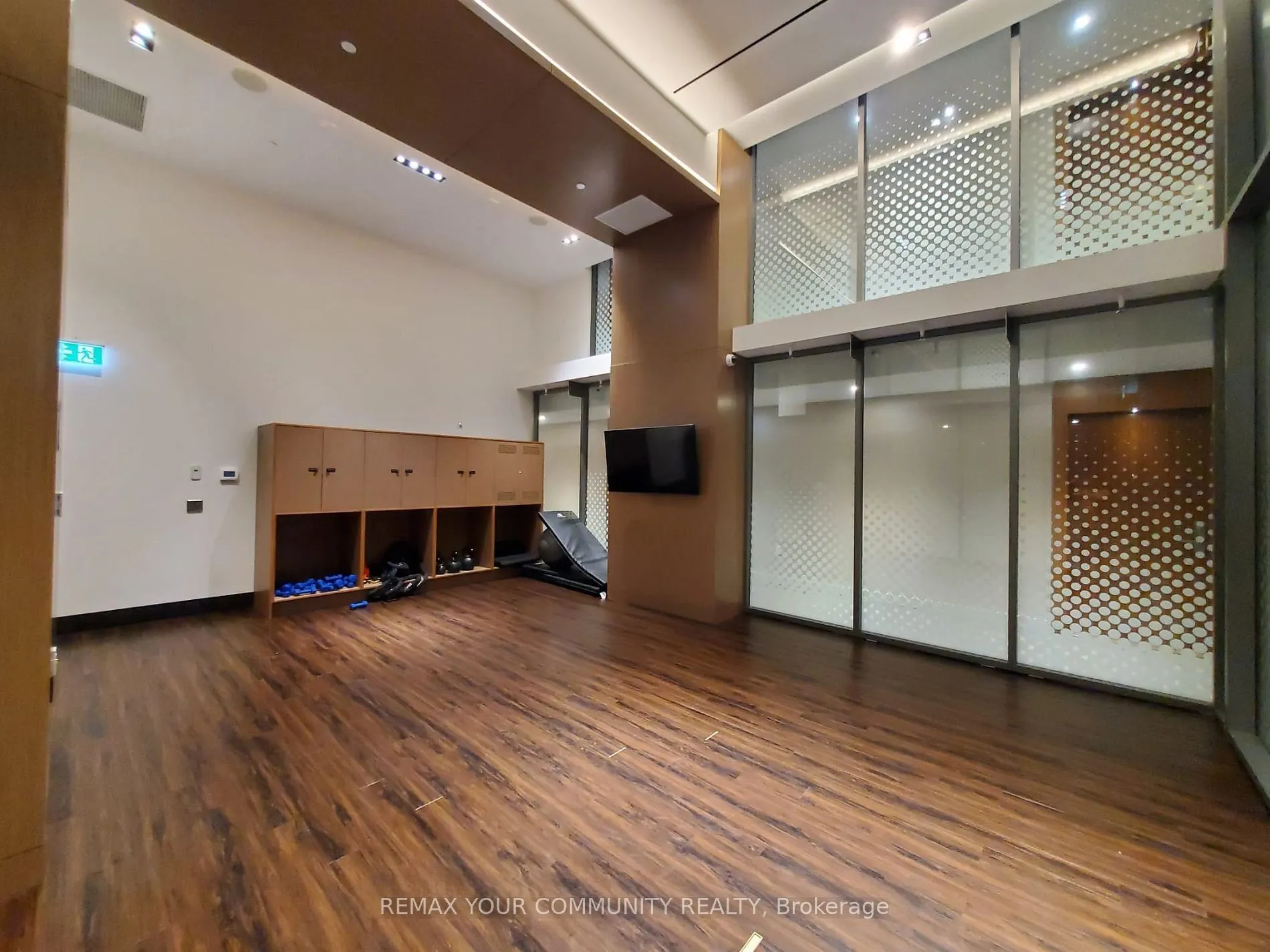 15 Queens Quay E #408