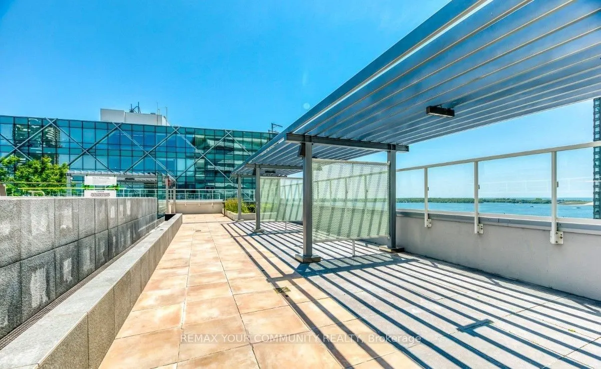 15 Queens Quay E #408