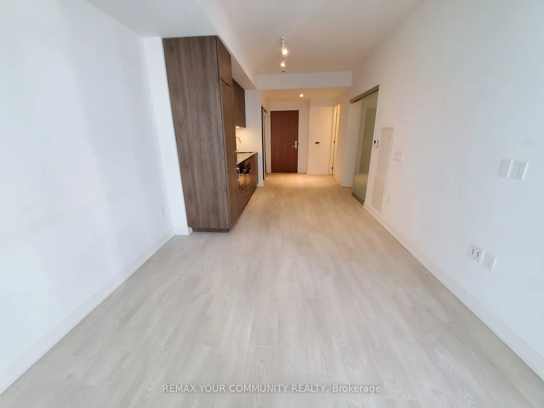 15 Queens Quay E #408