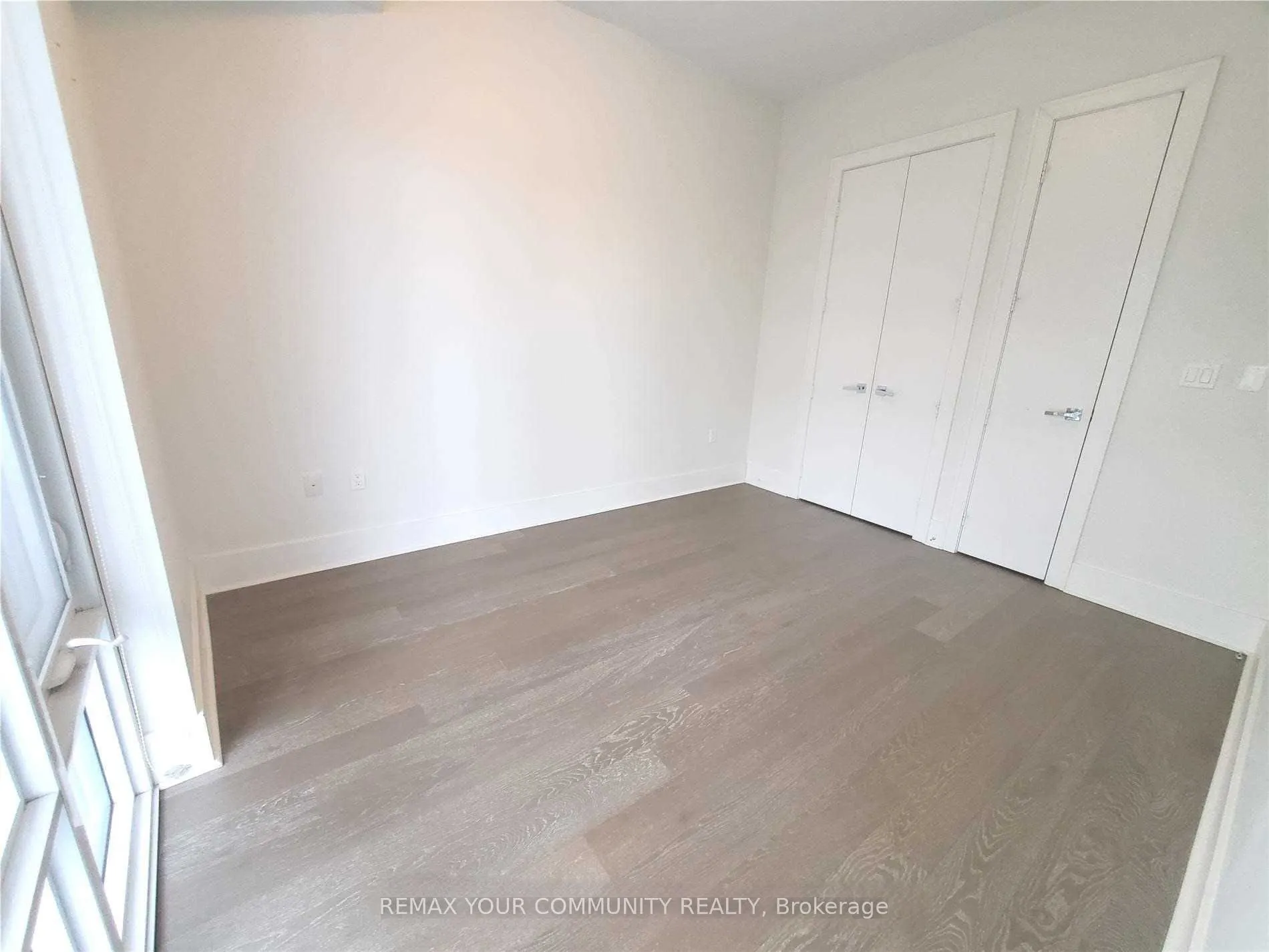 29 Queens Quay E #918