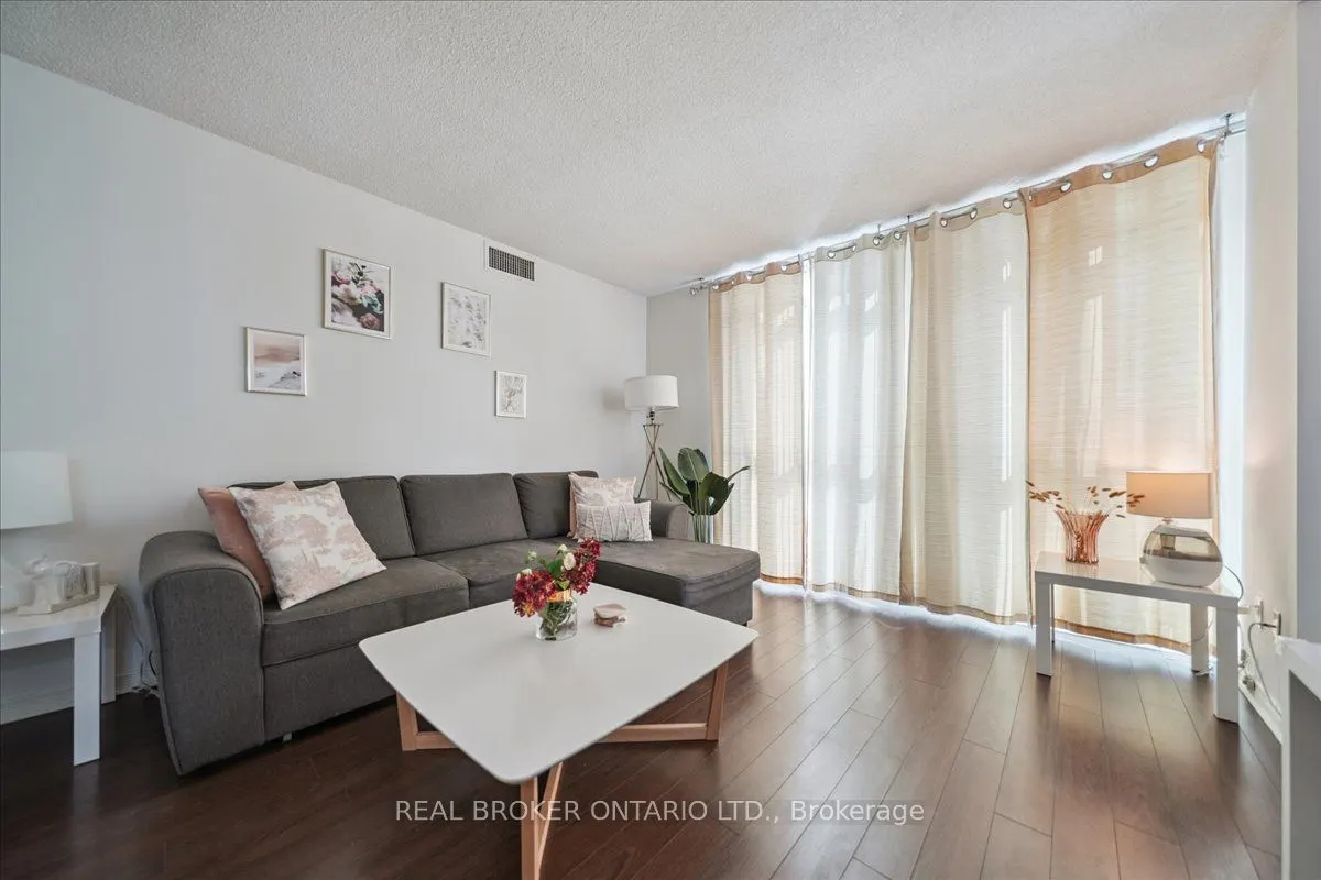 28 Harrison Garden Boulevard #808