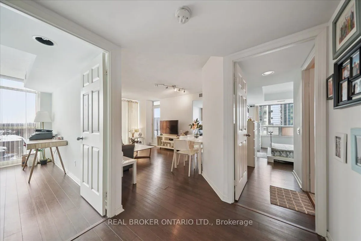28 Harrison Garden Boulevard #808