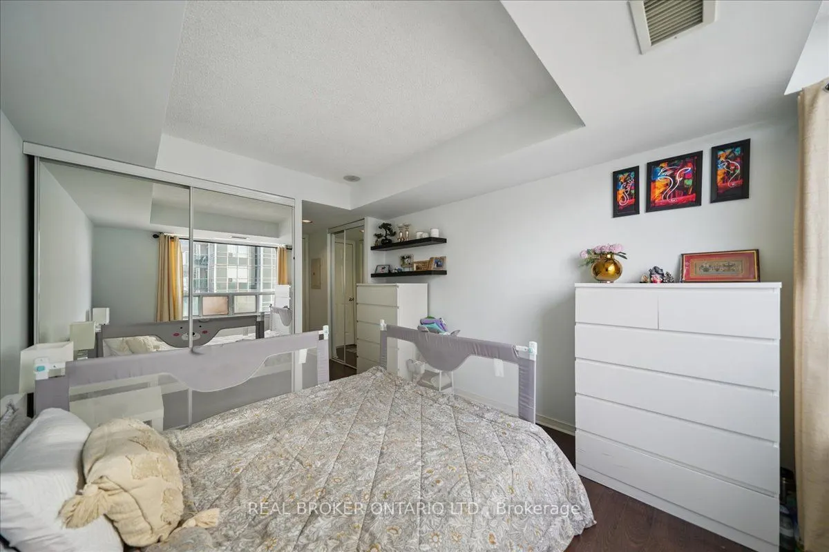 28 Harrison Garden Boulevard #808