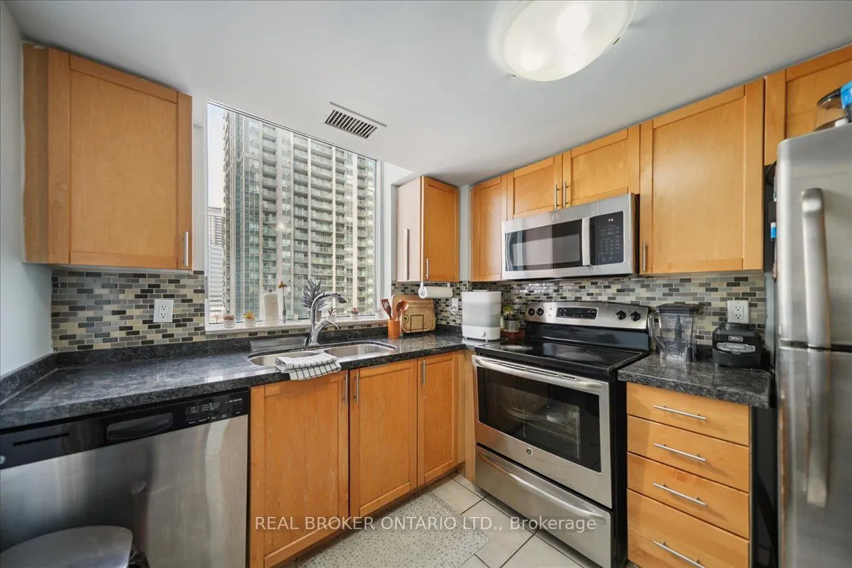28 Harrison Garden Boulevard #808