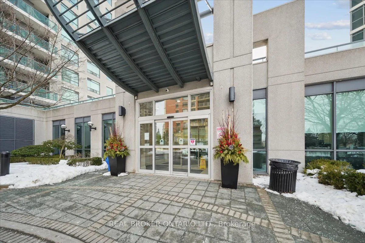 28 Harrison Garden Boulevard #808