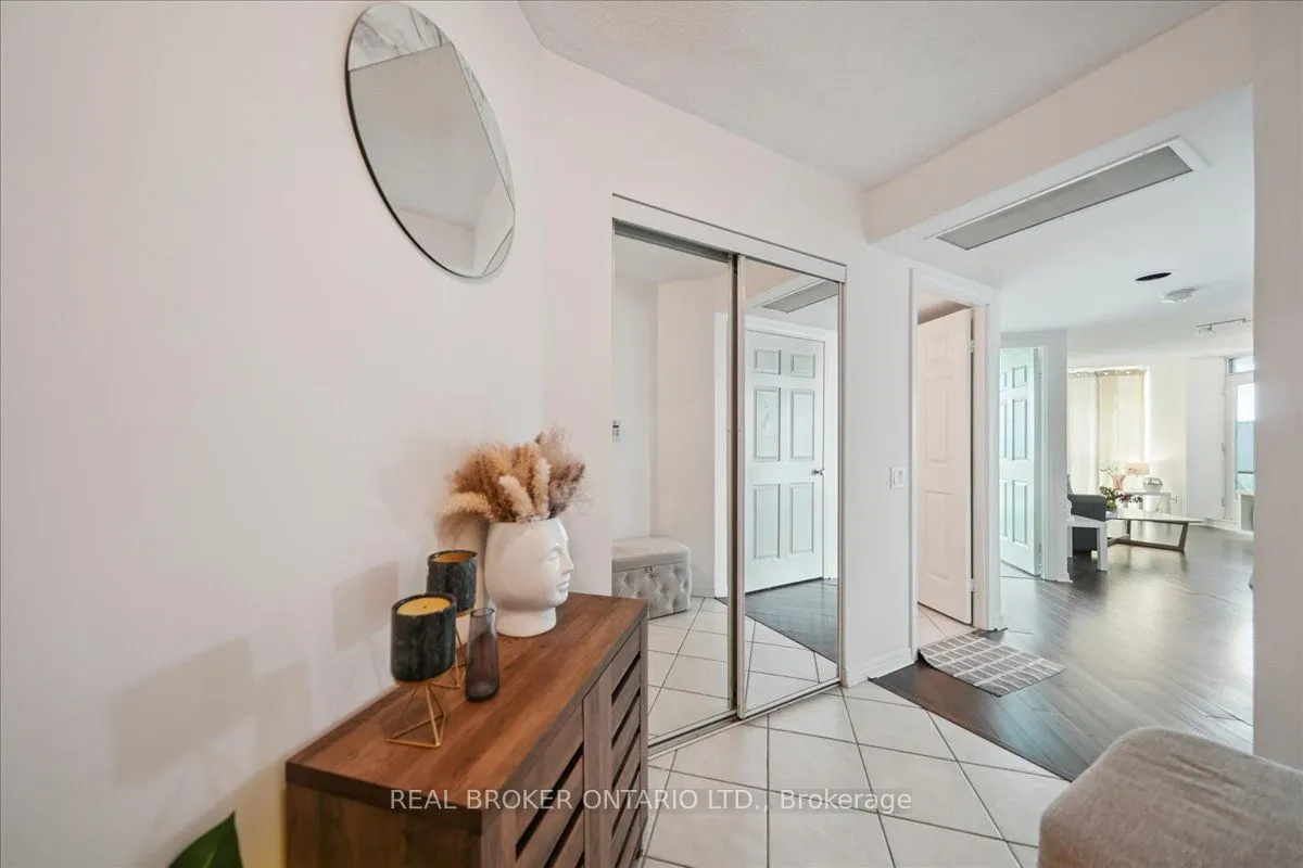 28 Harrison Garden Boulevard #808