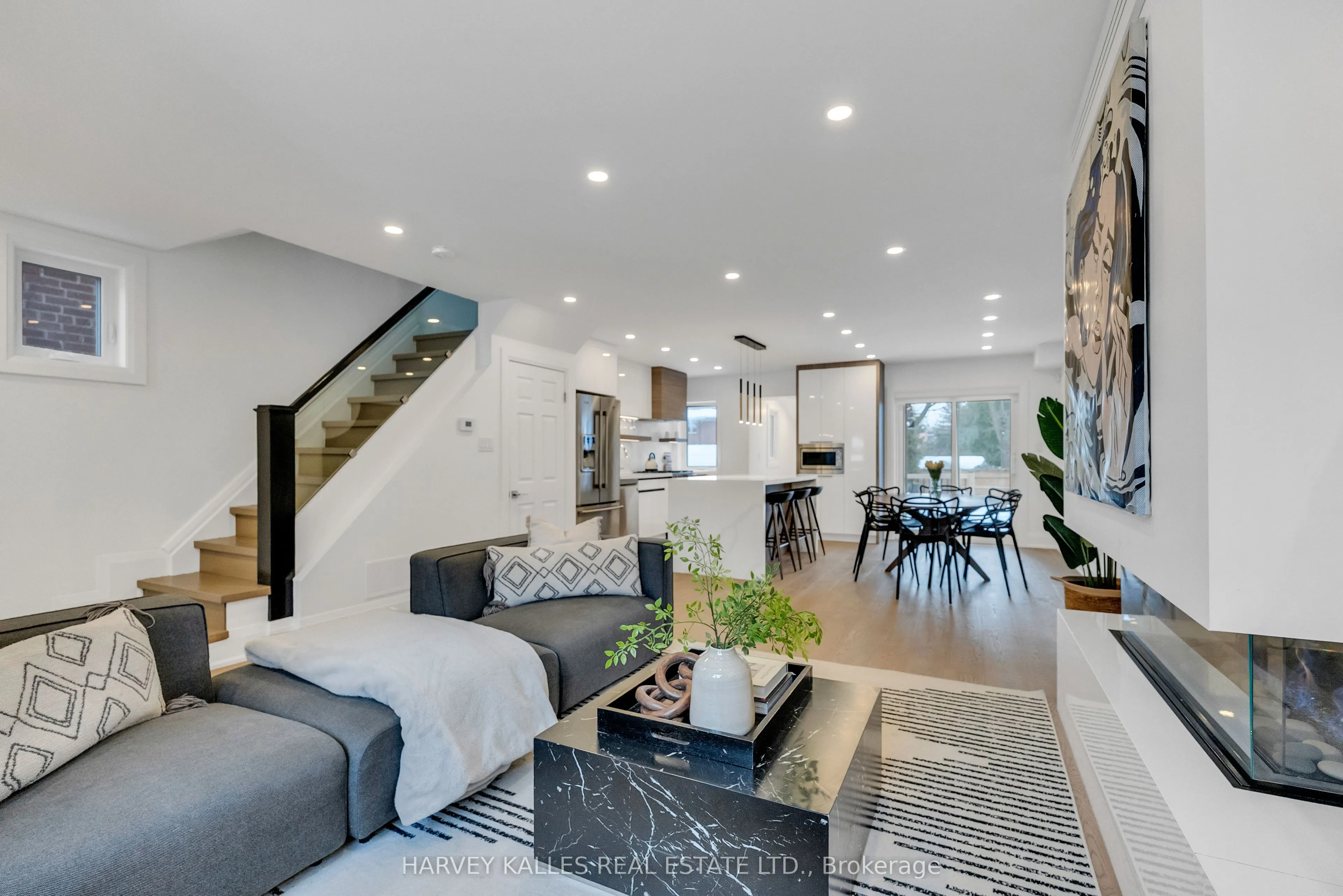 629 Duplex Avenue