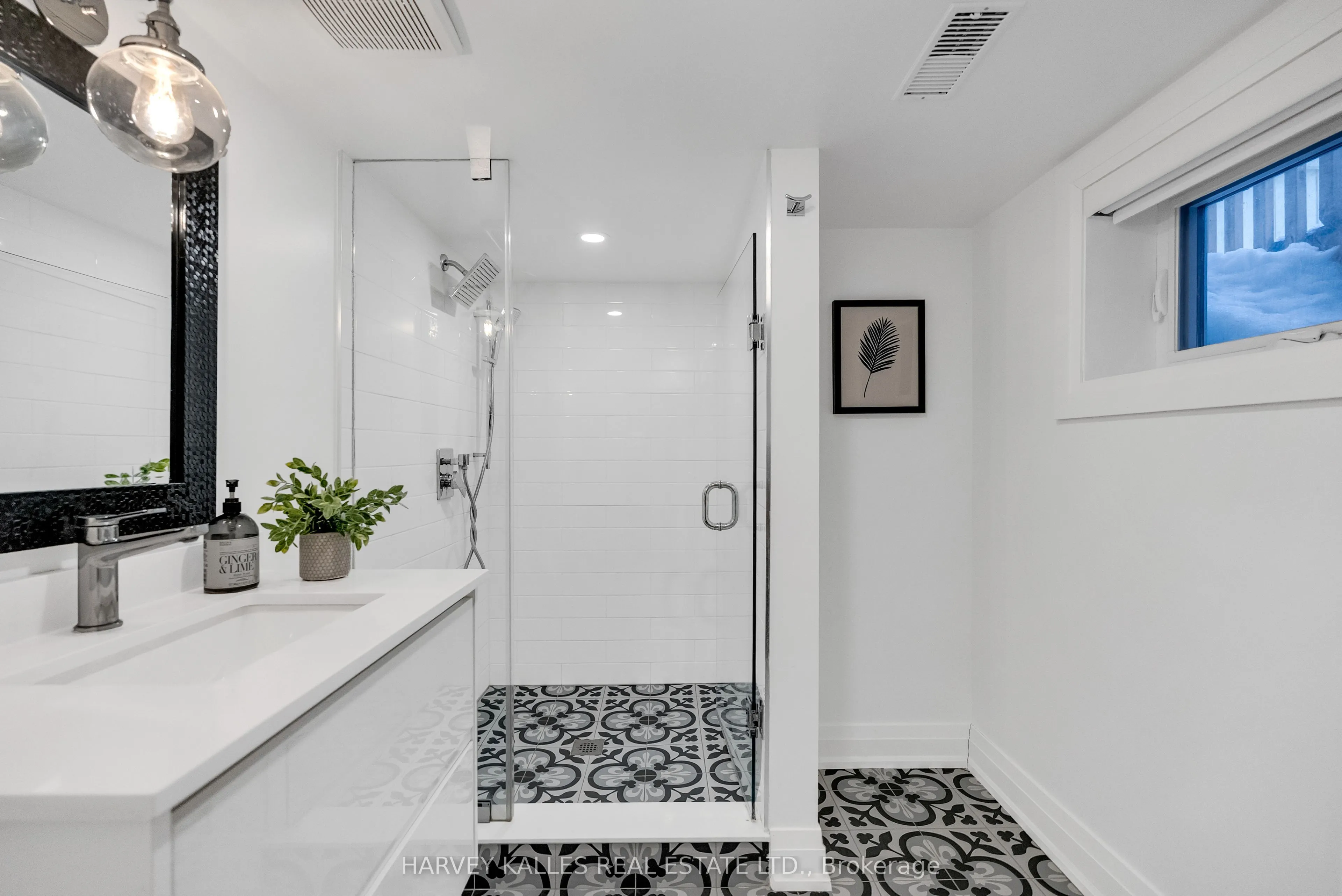 629 Duplex Avenue