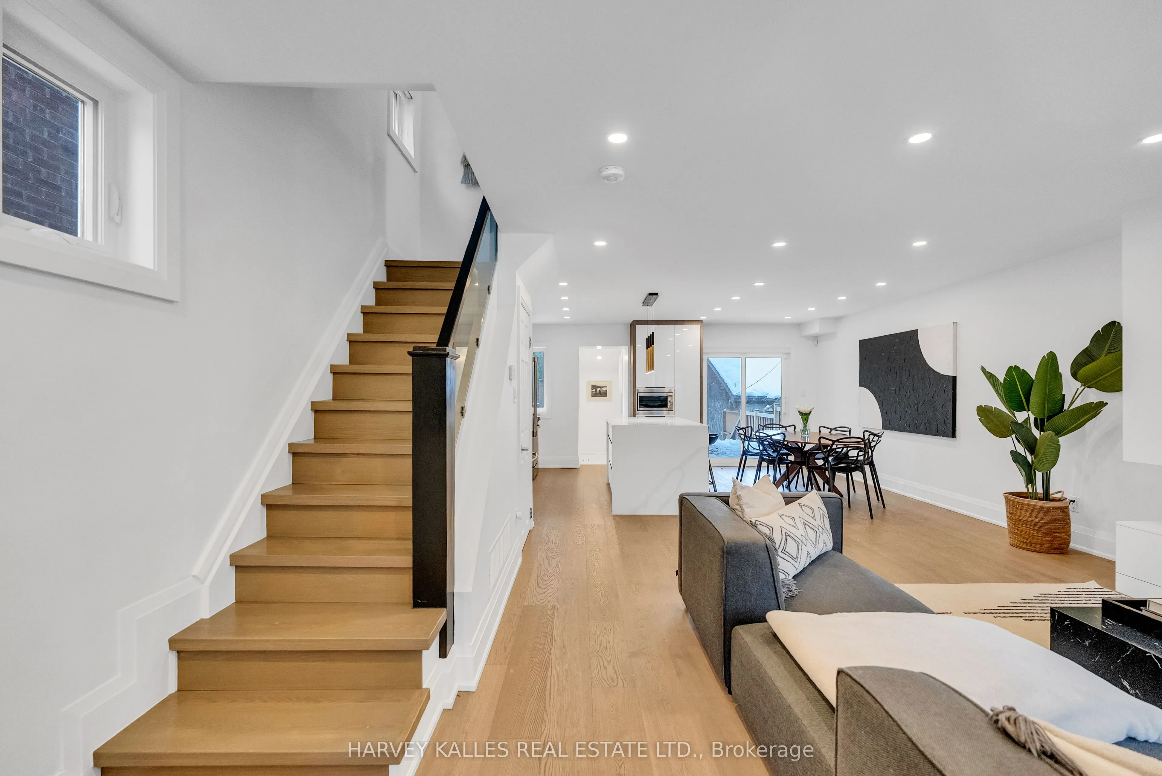 629 Duplex Avenue