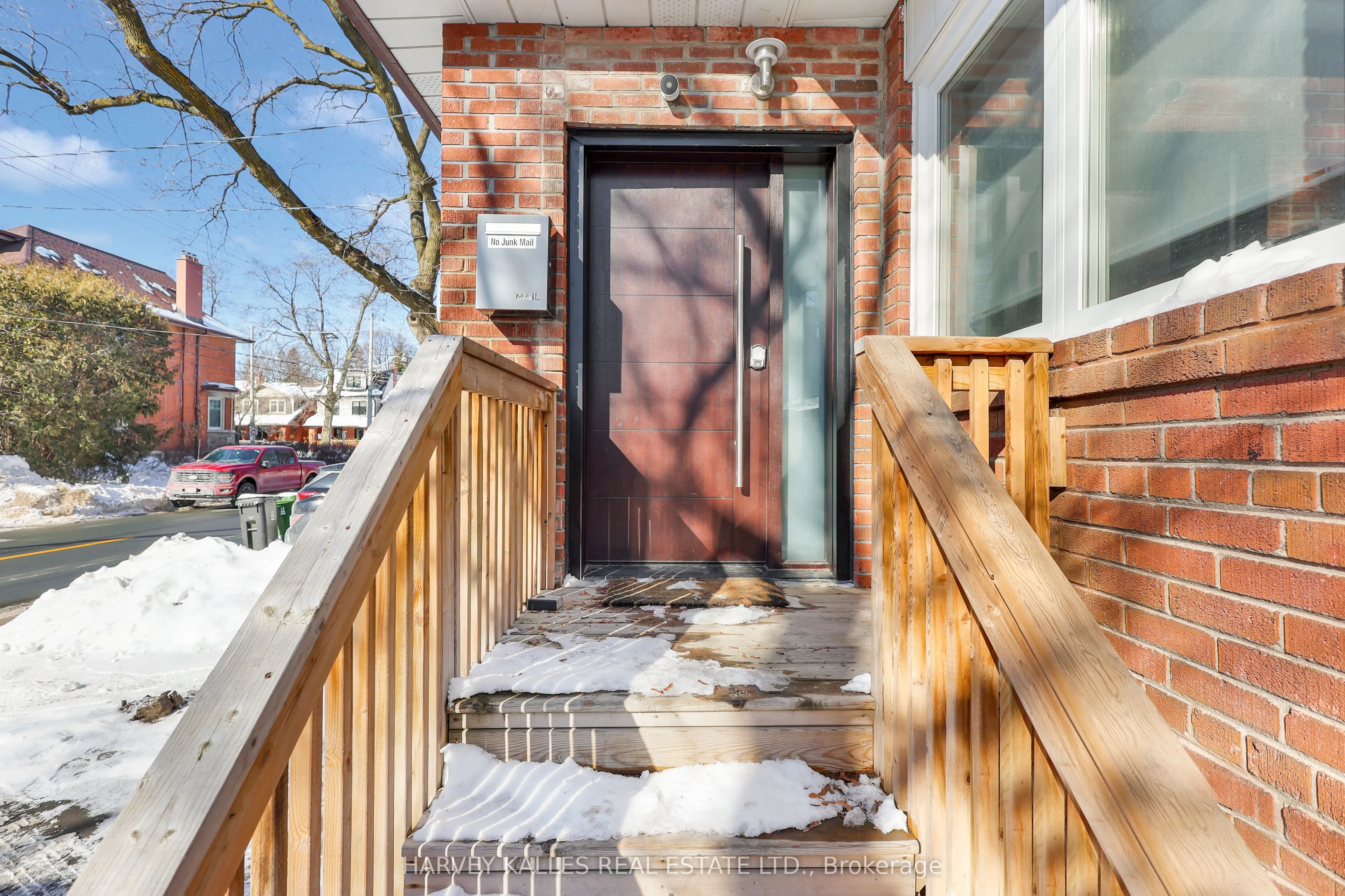 629 Duplex Avenue