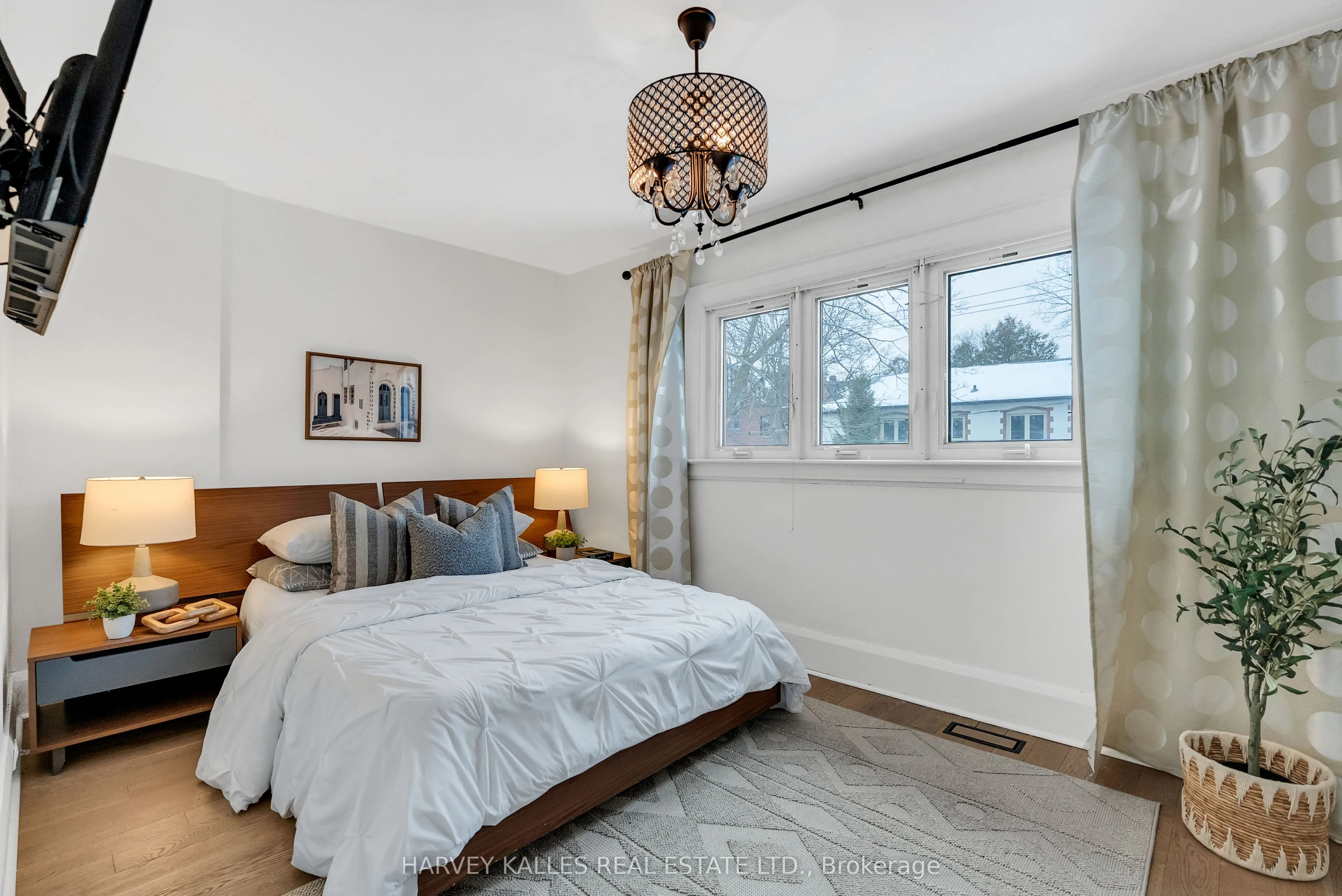 629 Duplex Avenue