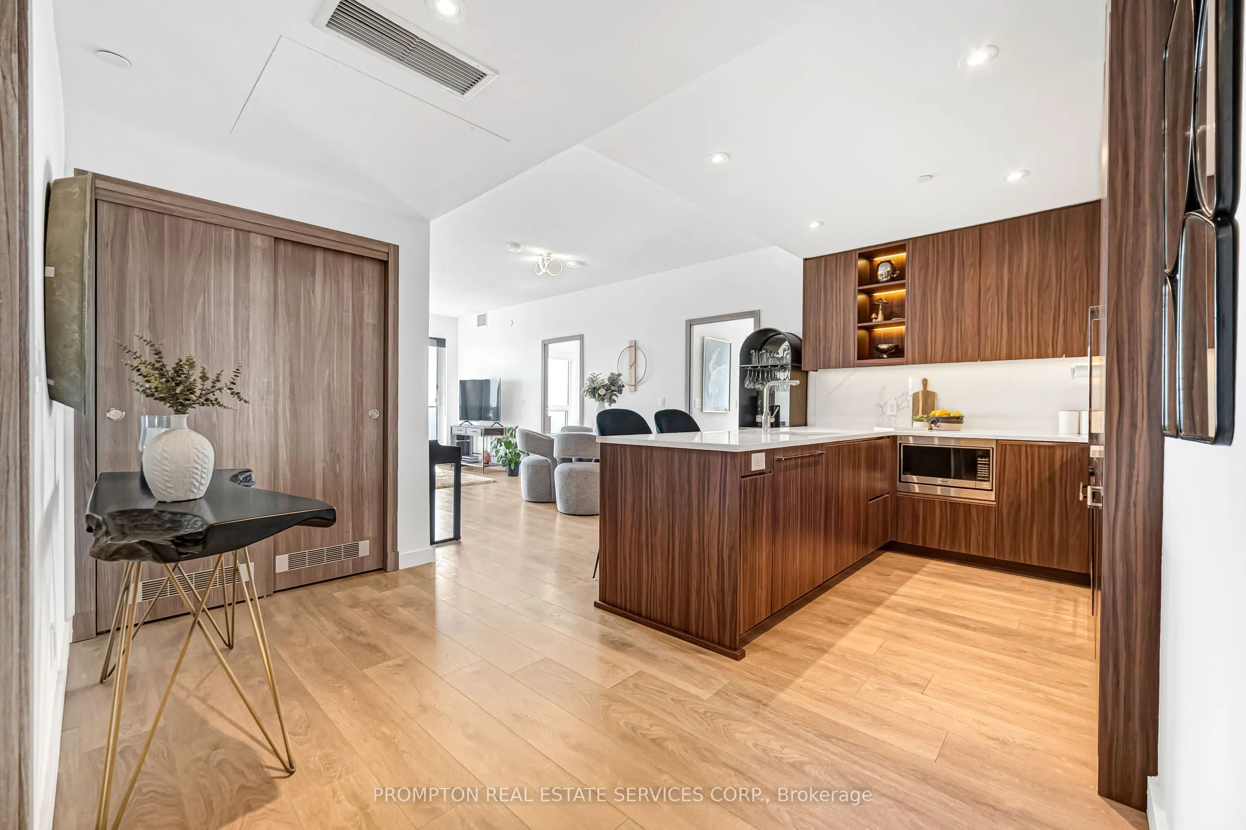 25 Mcmahon Drive #1803