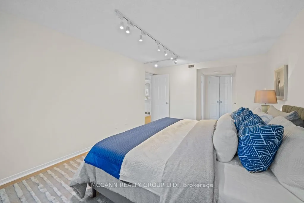 360 Bloor Street E #301