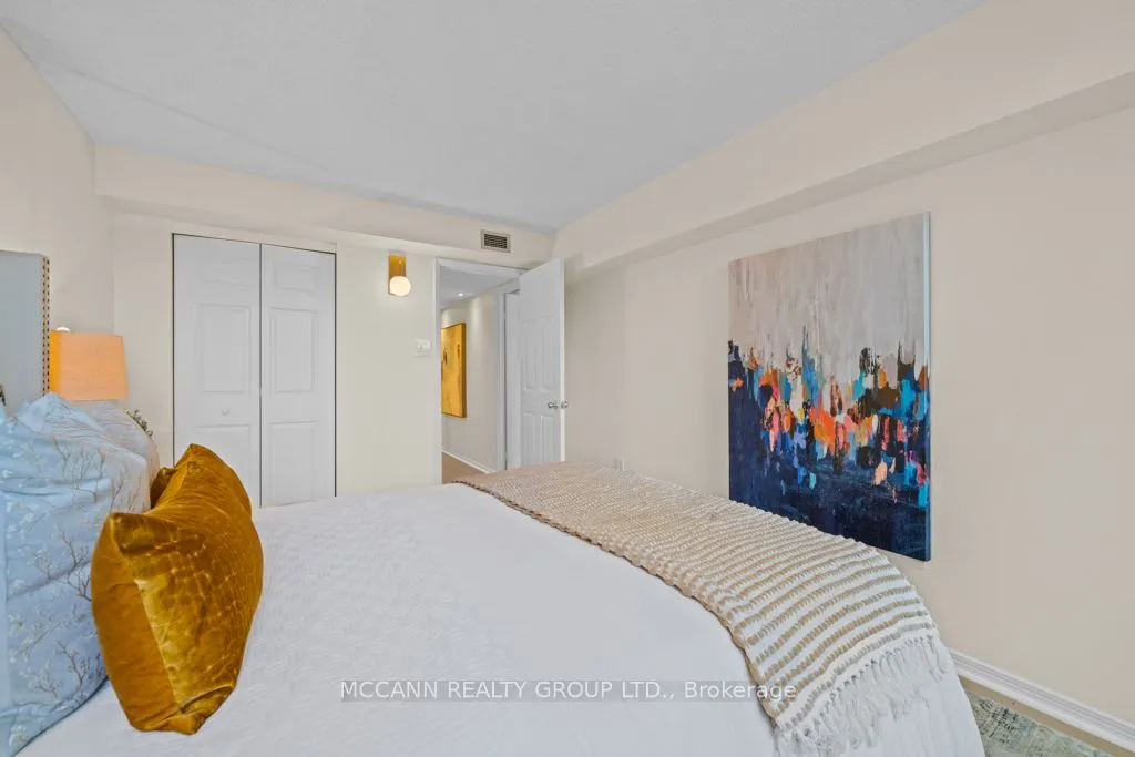 360 Bloor Street E #301