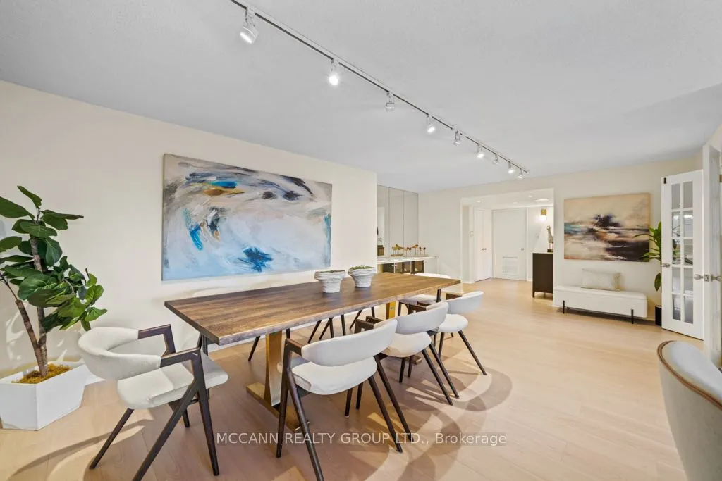360 Bloor Street E #301