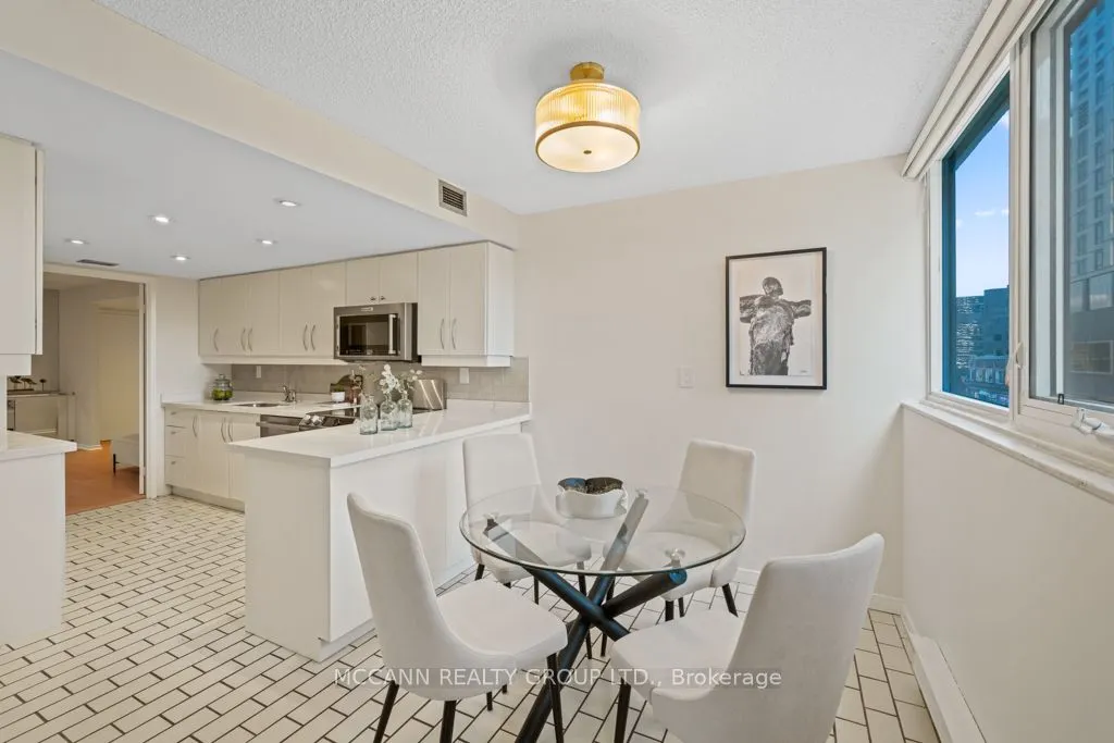 360 Bloor Street E #301