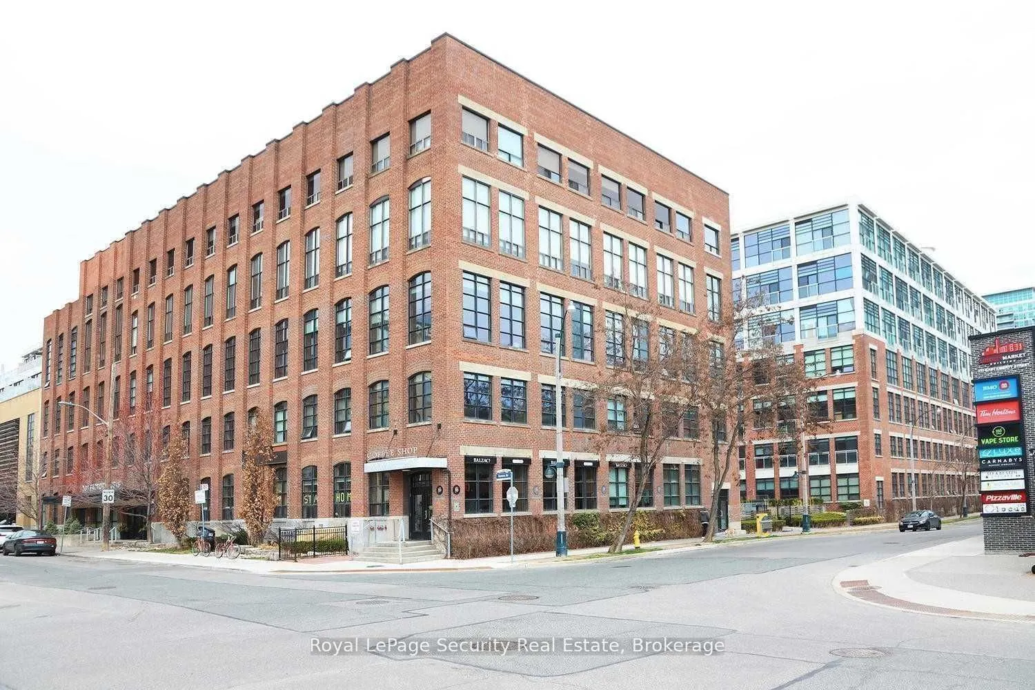 43 Hanna Avenue #208