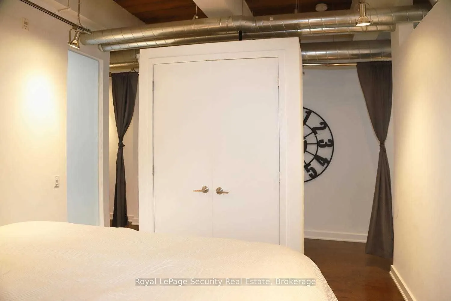 43 Hanna Avenue #208