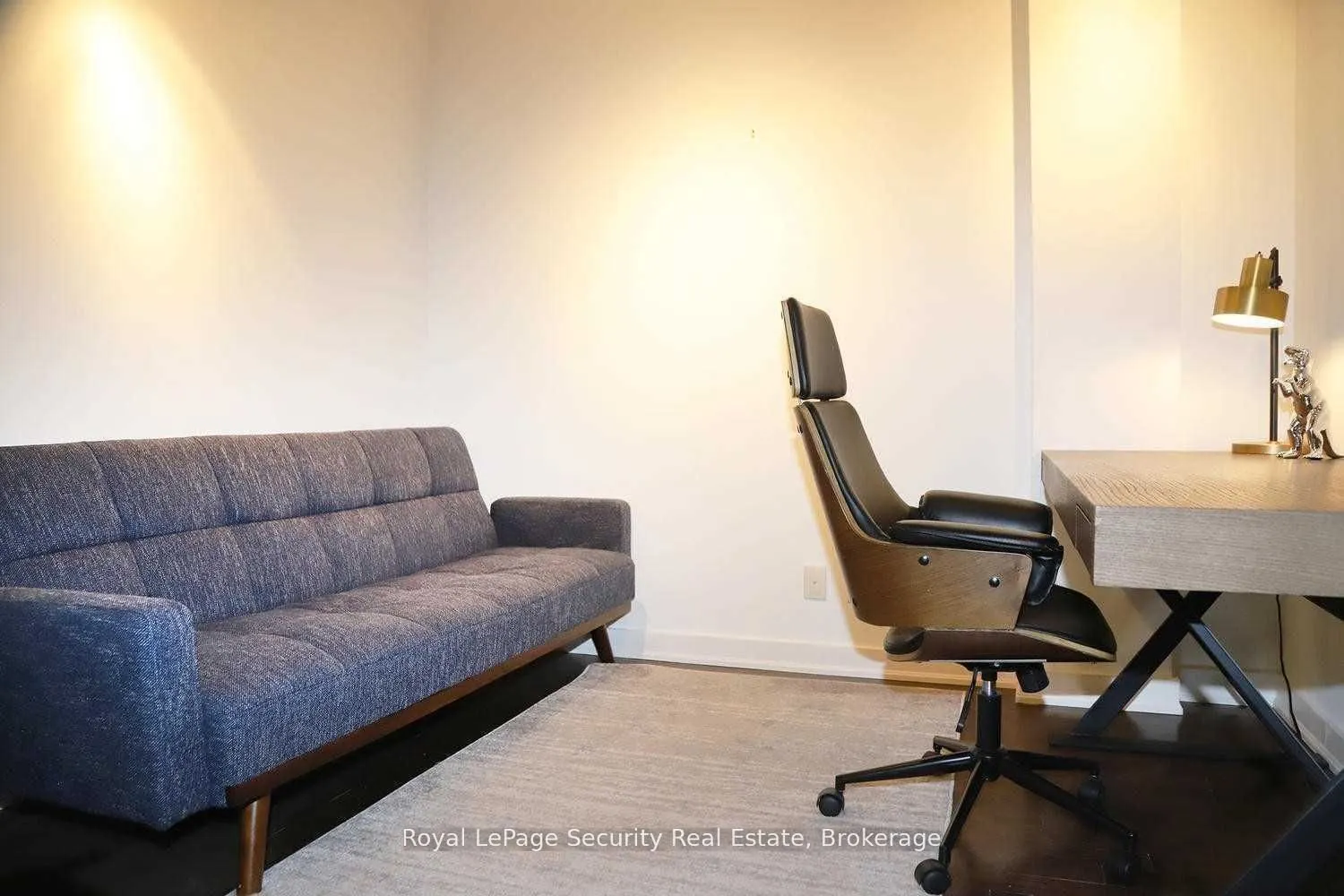 43 Hanna Avenue #208