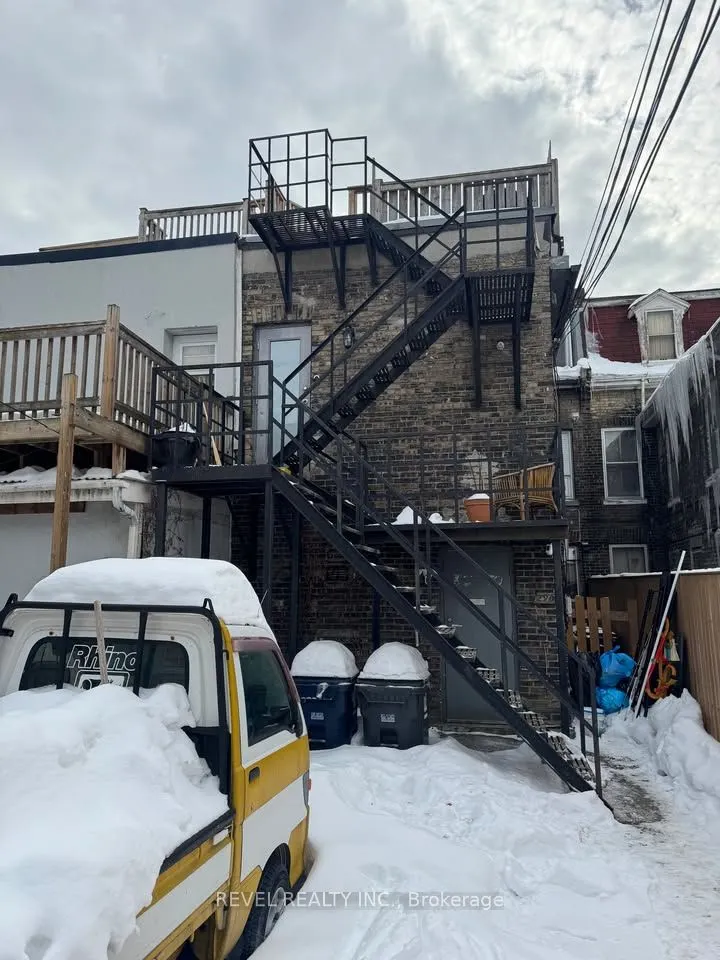 290 Gerrard Street E